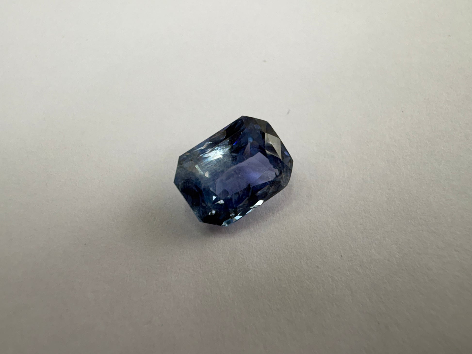 Blue Sapphire 5.10 carat BSR-32 close view
