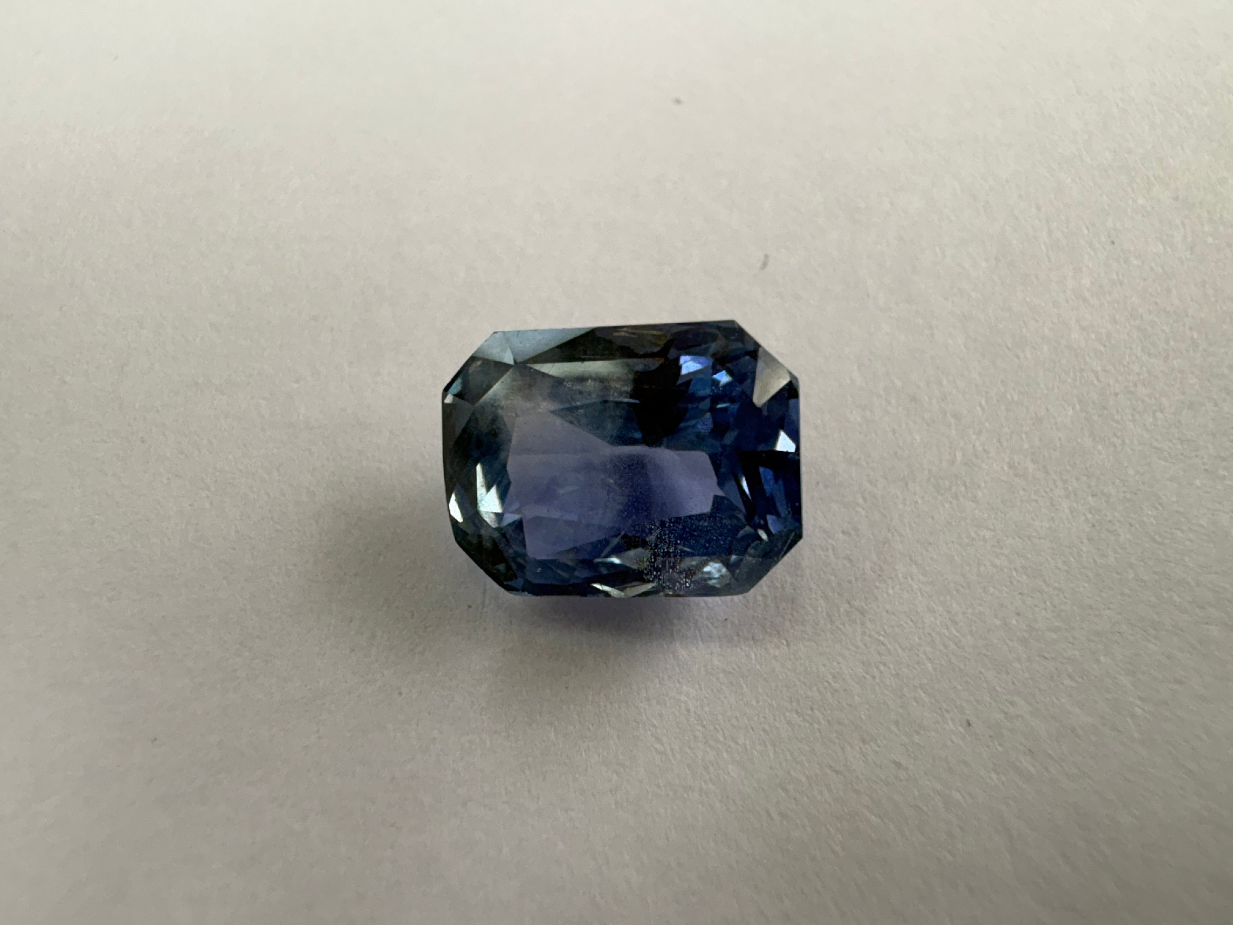 Blue Sapphire 5.10 carat BSR-32 angled view