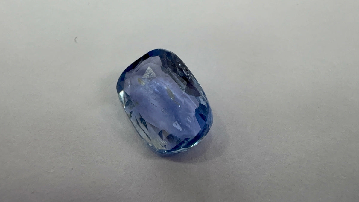 Blue Sapphire 4.04 carat BSR-33 close view