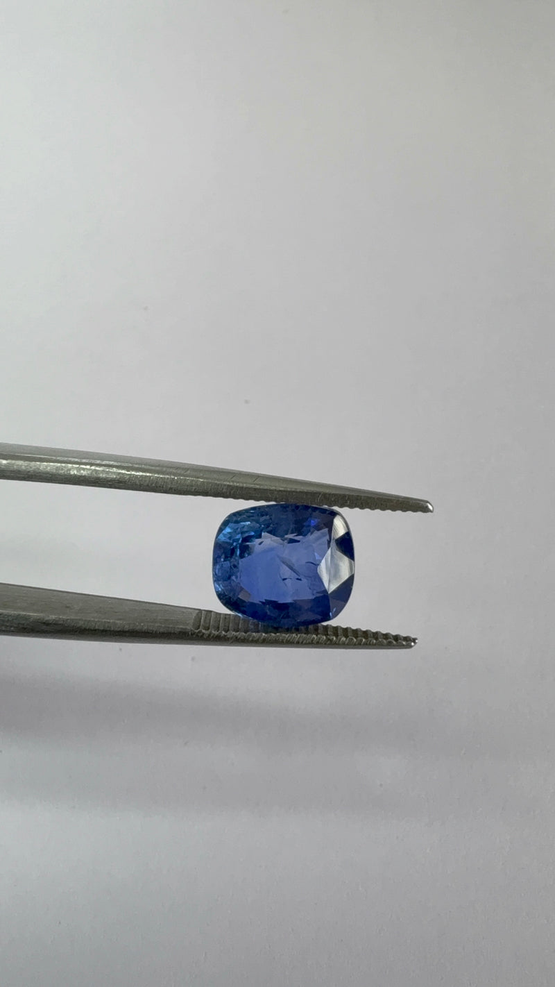 Blue Sapphire – 3.30 Carat – Sri Lanka