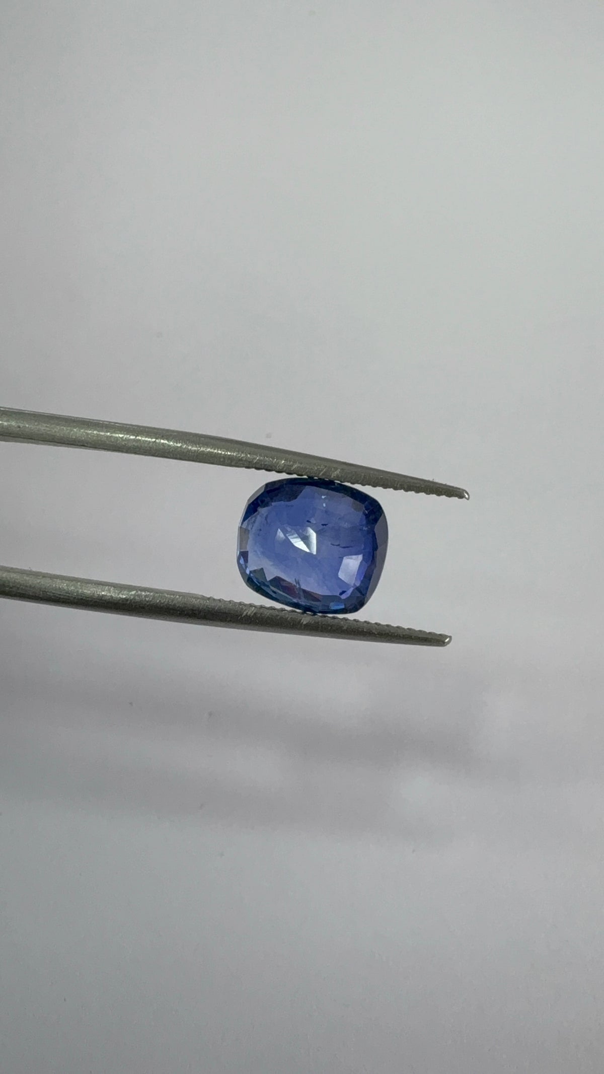 Blue Sapphire 3.30 carat BSR-53 face-up view