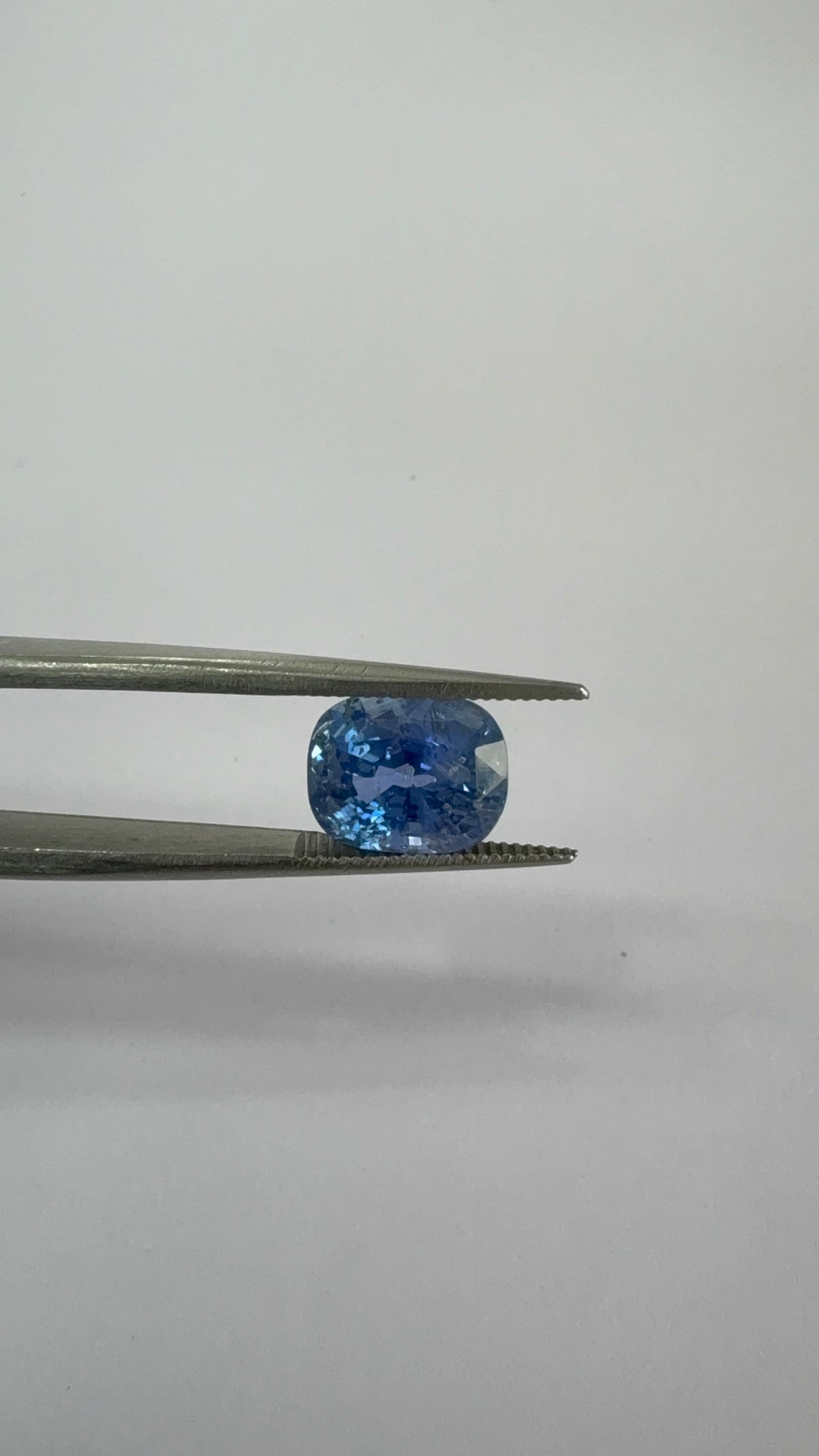 Blue Sapphire 4.00 carat BSR-57 front view