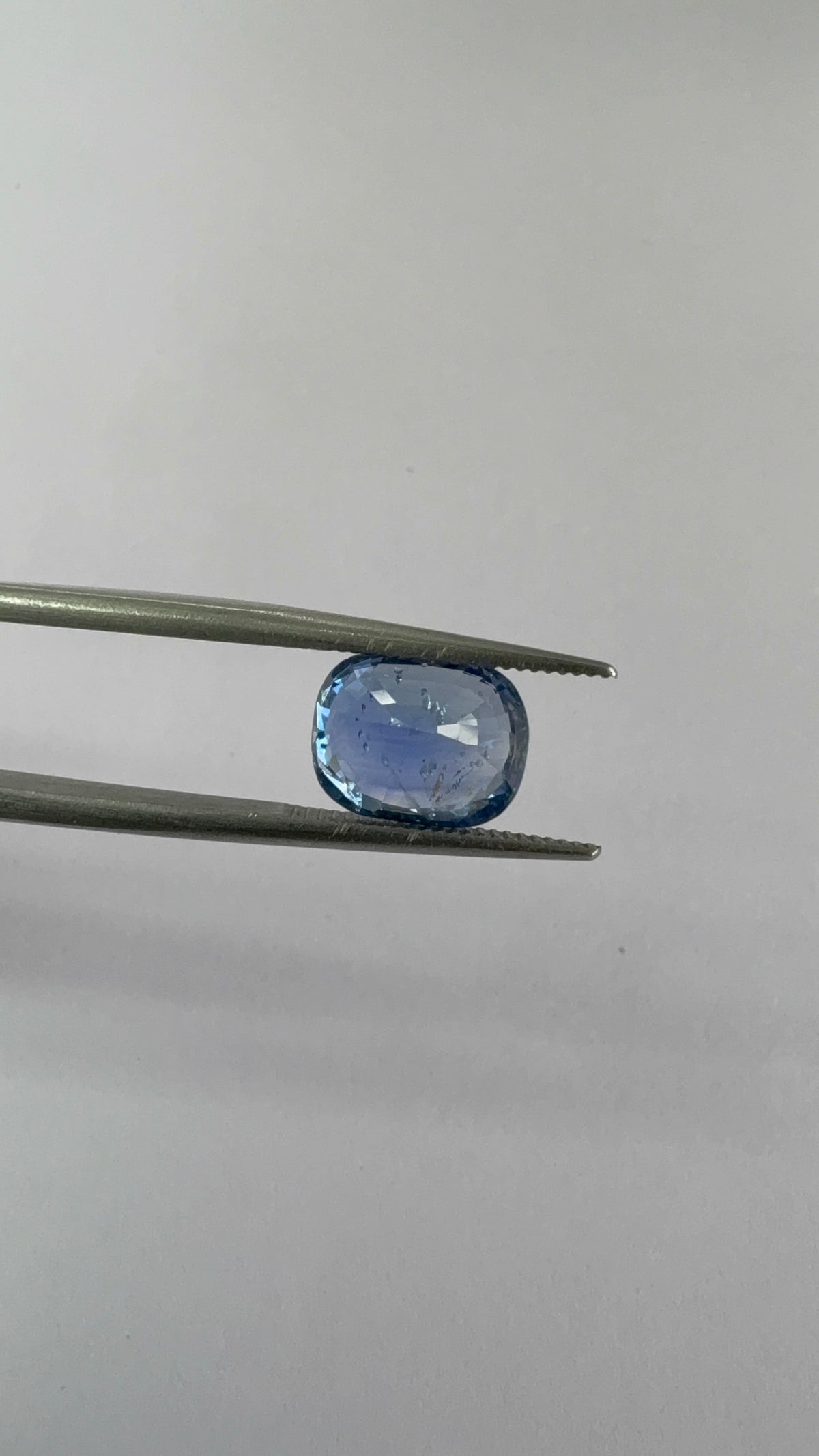 Blue Sapphire 4.00 carat BSR-57 face-up view