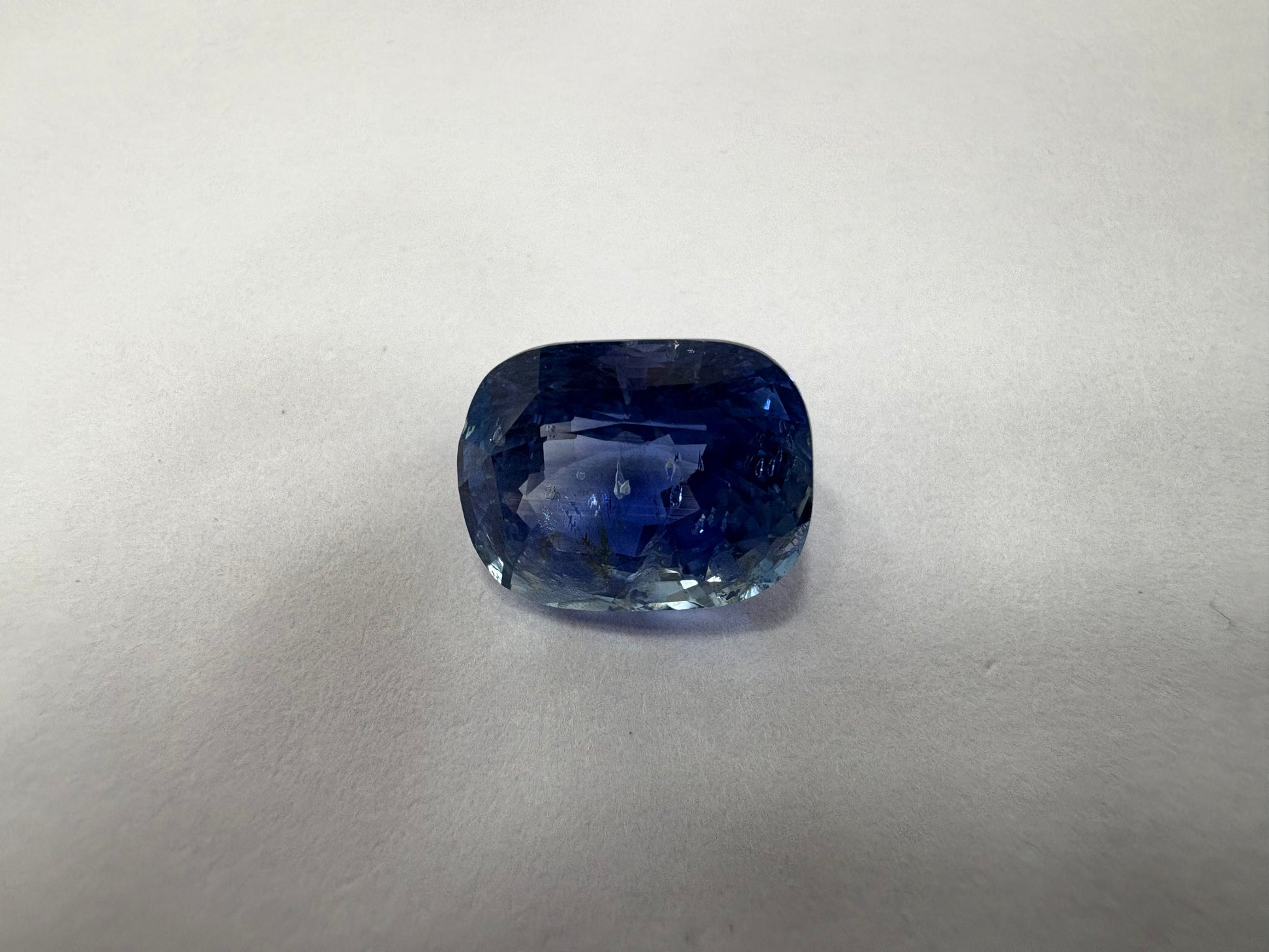 Blue Sapphire 4.00 carat BSR-57 angled view