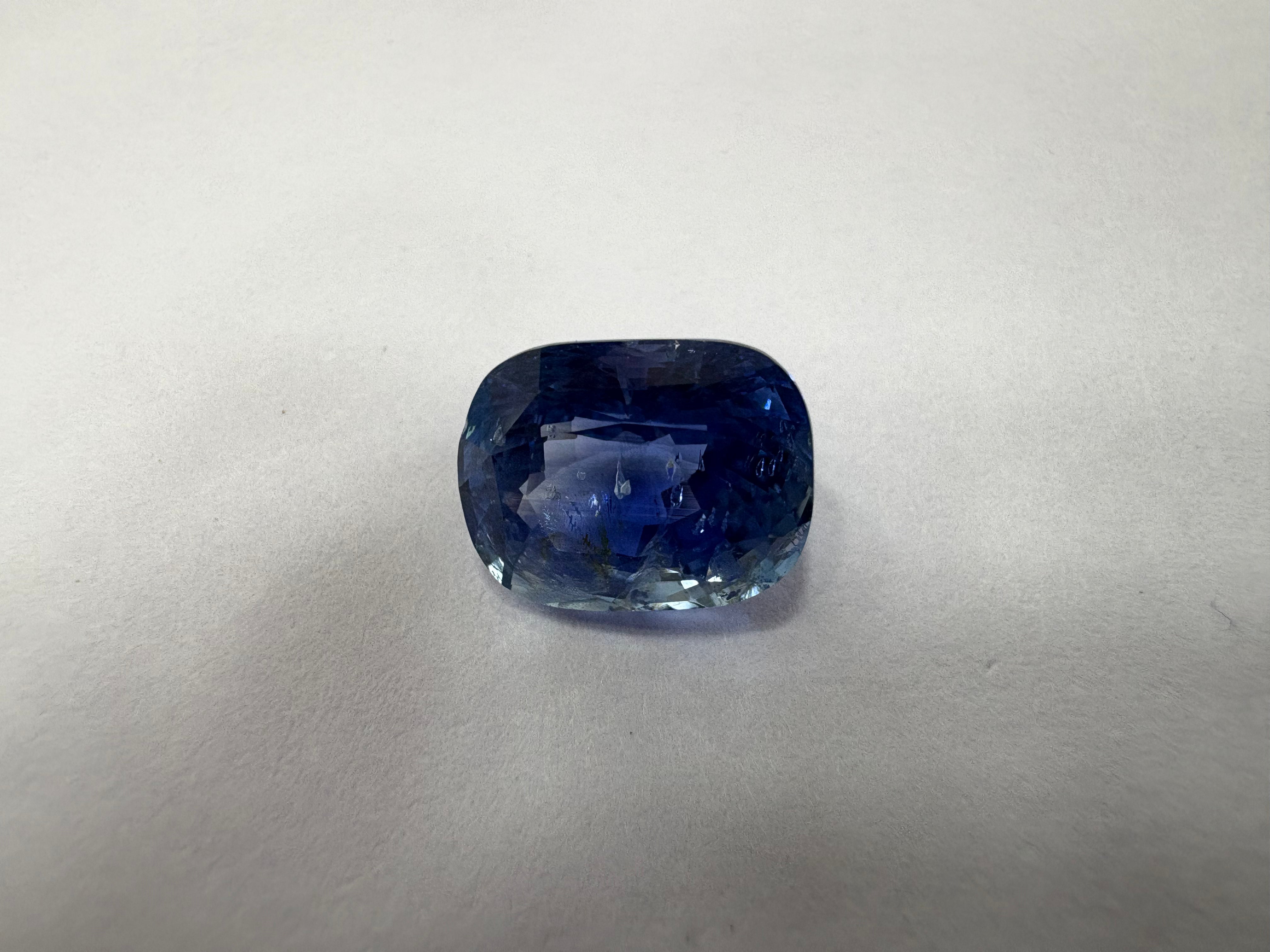 Blue Sapphire 4.00 carat BSR-57 angled view