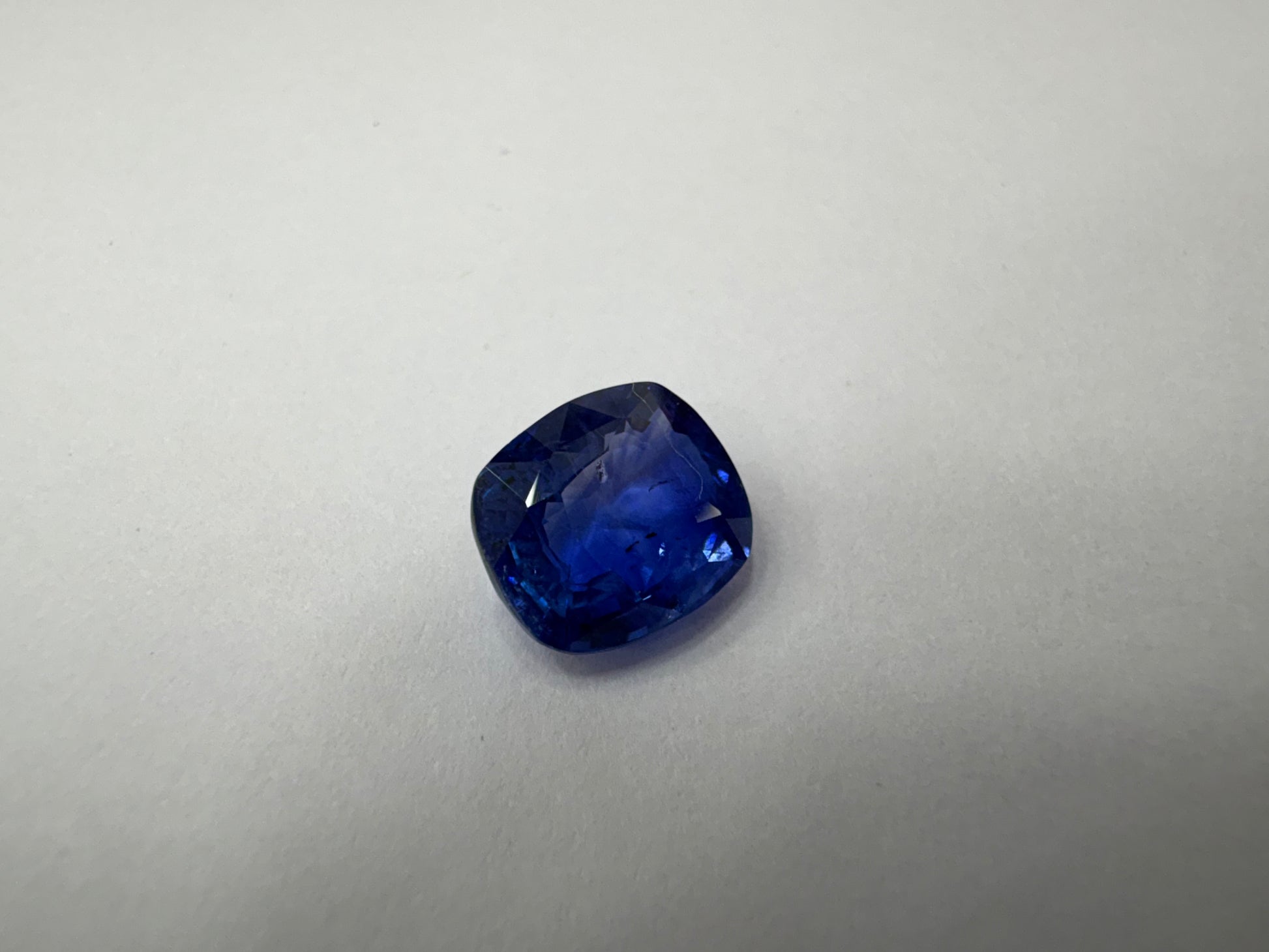 Blue Sapphire 3.25 carat BSR-64 close view