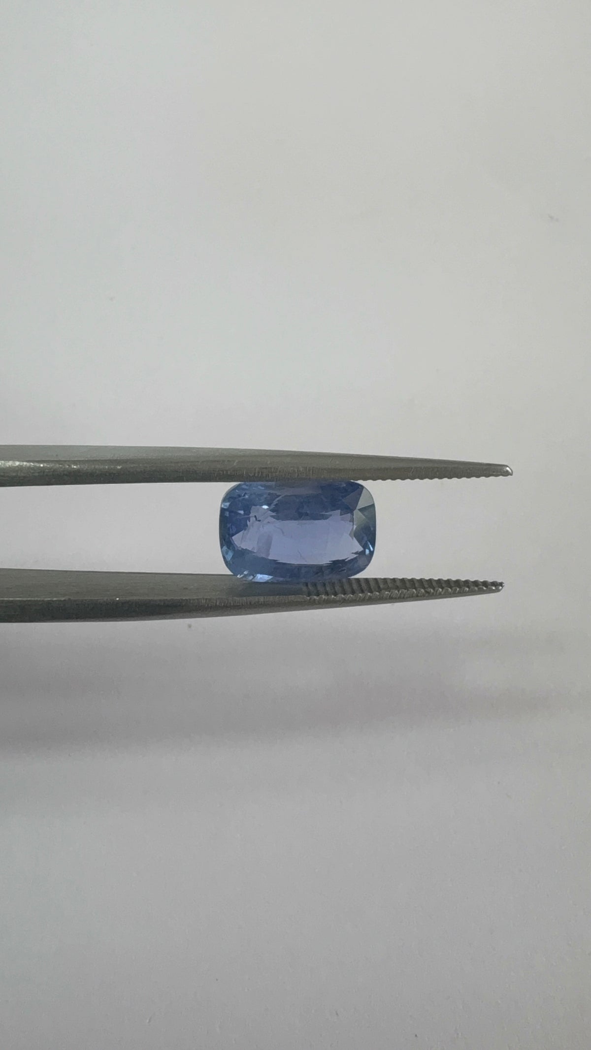 Blue Sapphire 4.00 carat BSR-67 front view