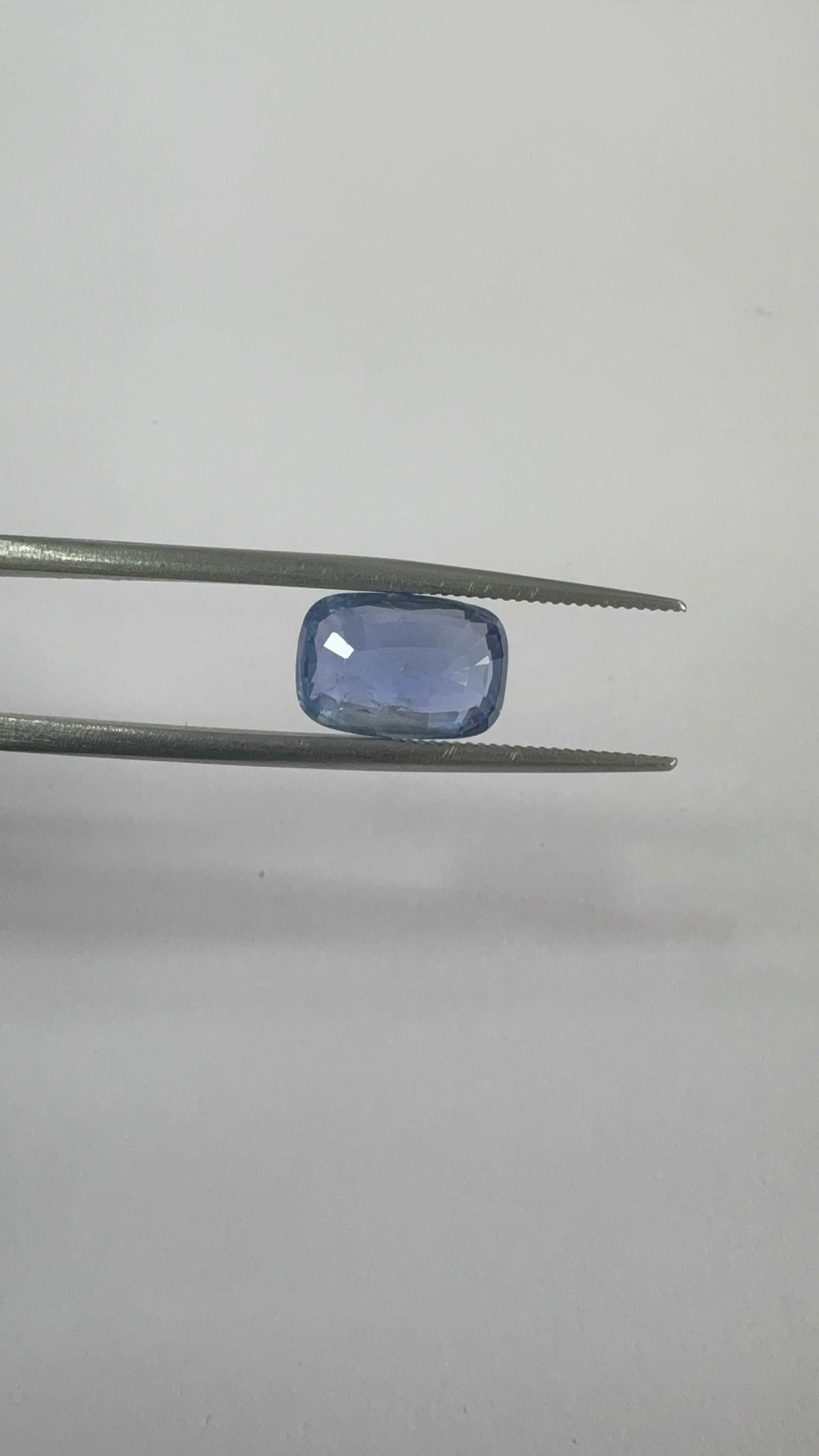Blue Sapphire 4.00 carat BSR-67 face-up view