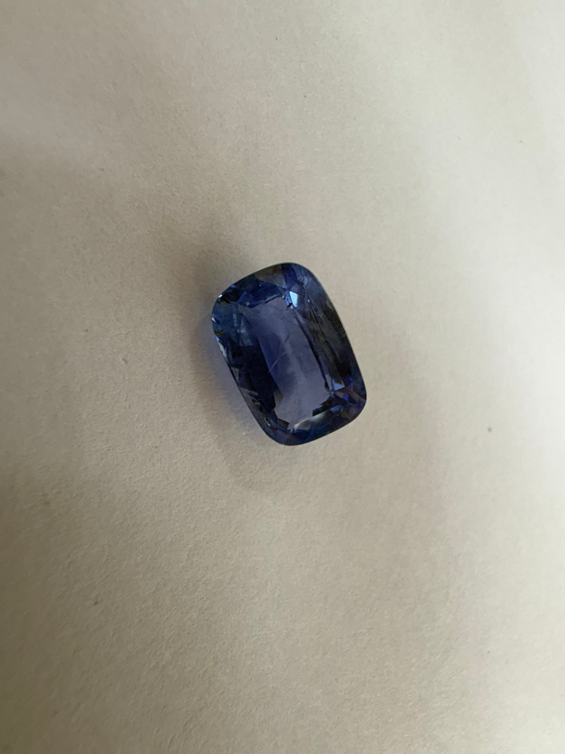 Blue Sapphire 4.00 carat BSR-67 close view