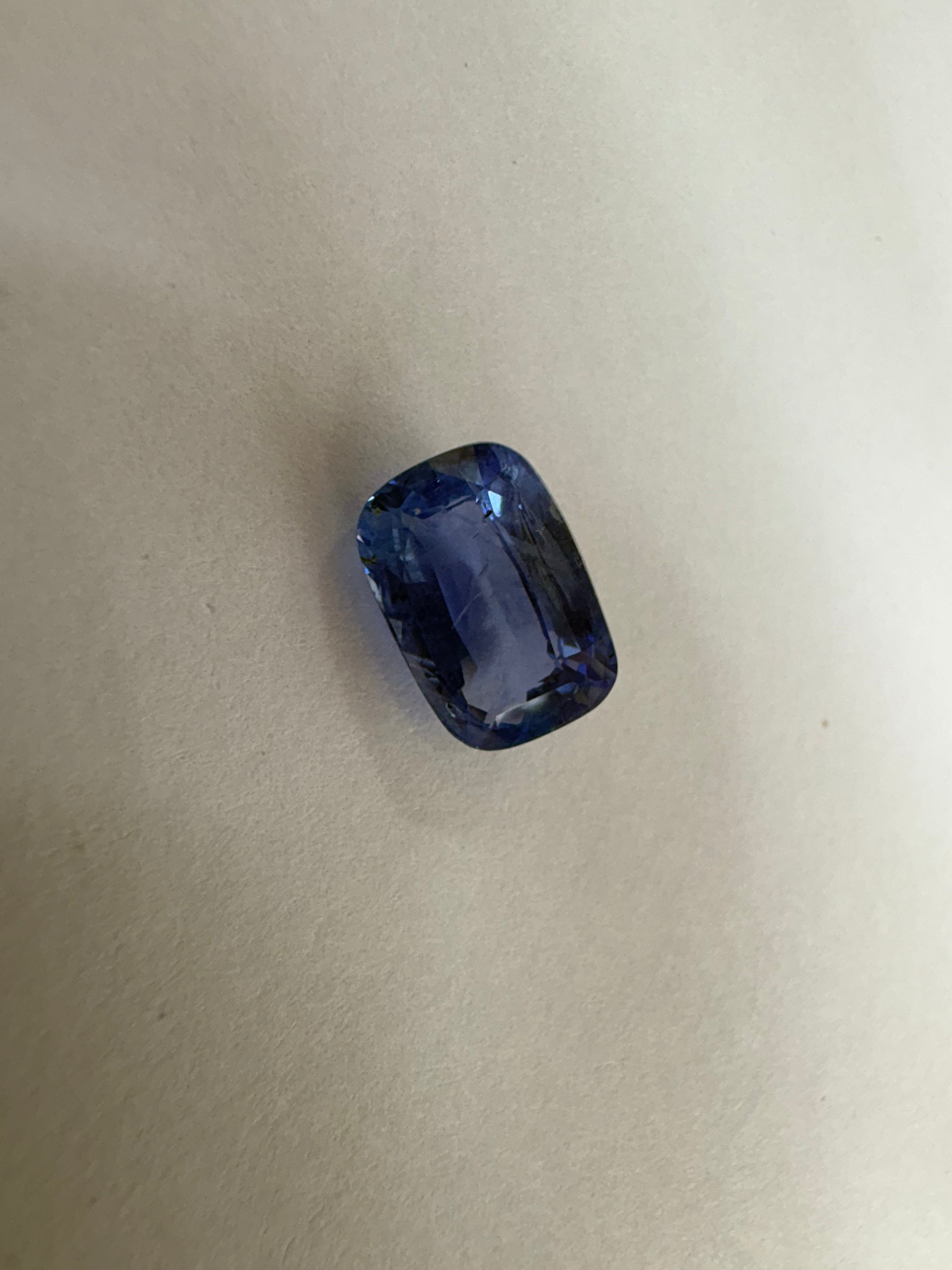 Blue Sapphire 4.00 carat BSR-67 close view