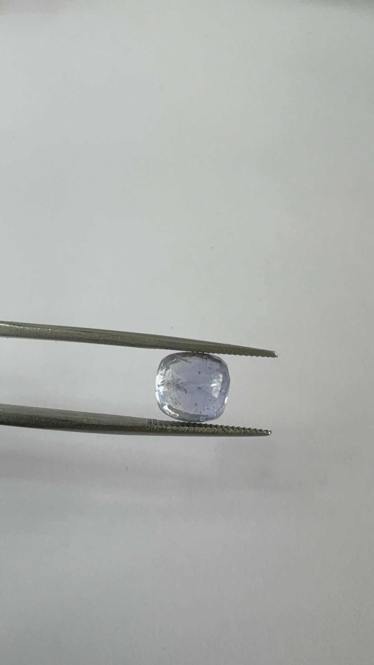 Blue Sapphire 3.85 carat BSR-75 face-up view