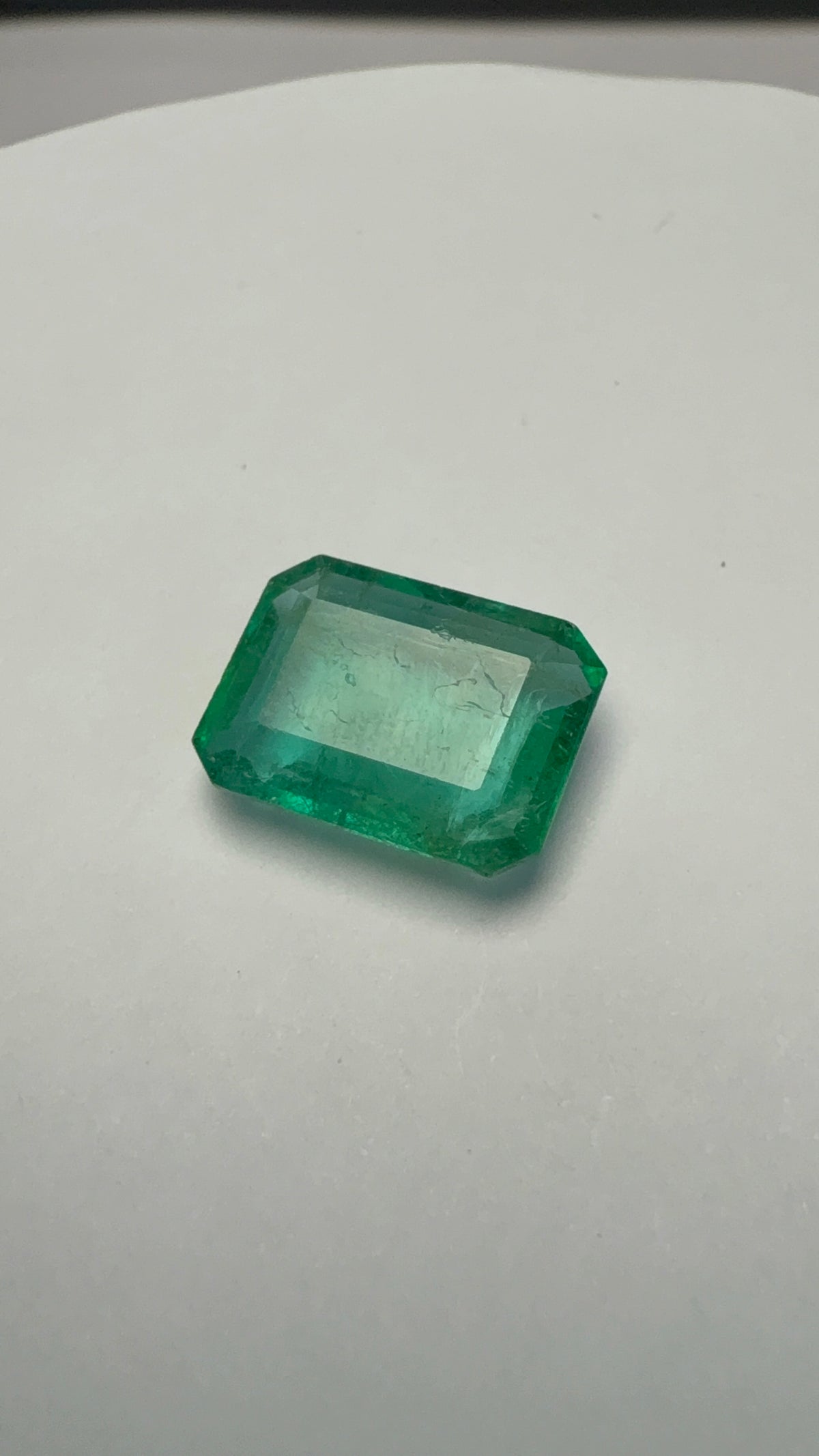 Emerald 5.17 carat EMER-105 face-up view