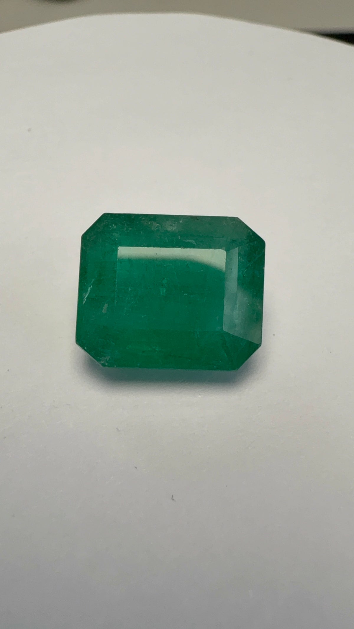 Emerald 6.43 carat EMER-111 close view