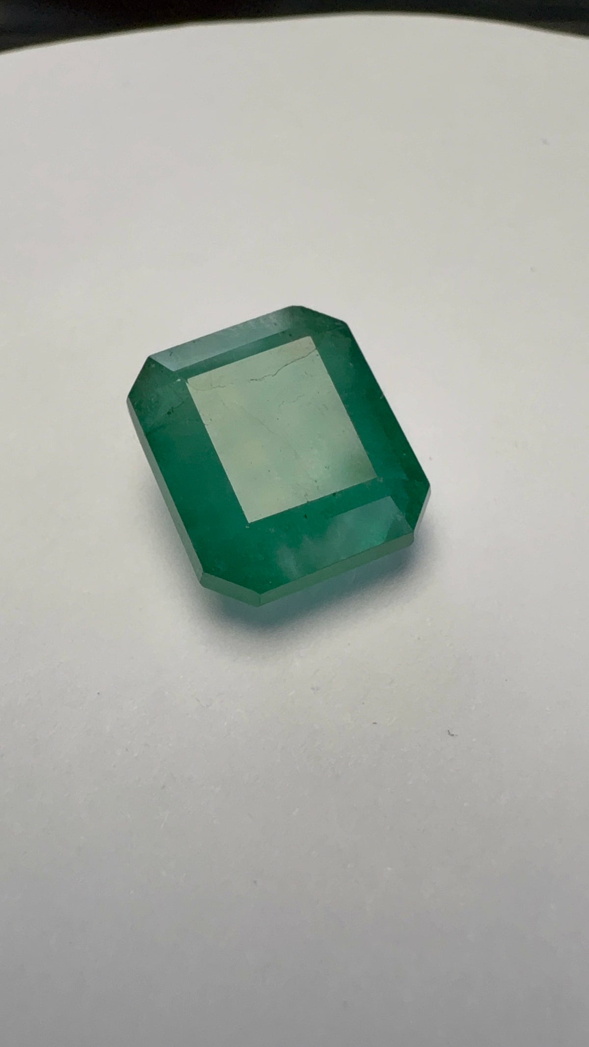 Emerald 6.55 carat EMER-112 face-up view