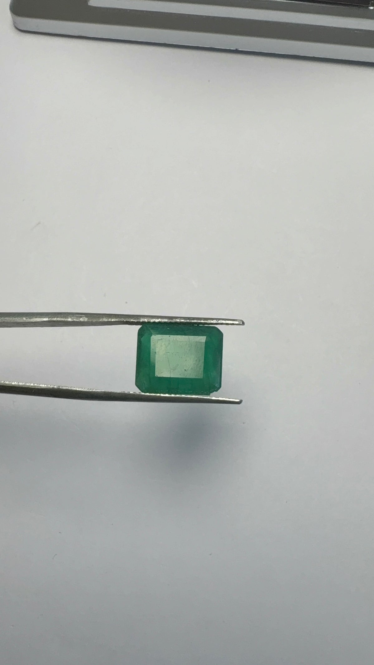 Emerald 5.82 carat EMER-117 close view