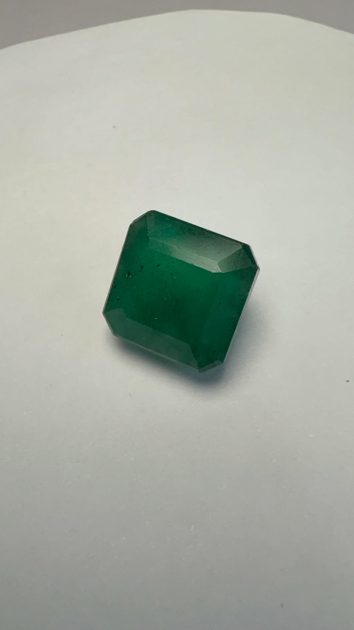 Emerald 8.88 carat EMER-118 alternate face-up view