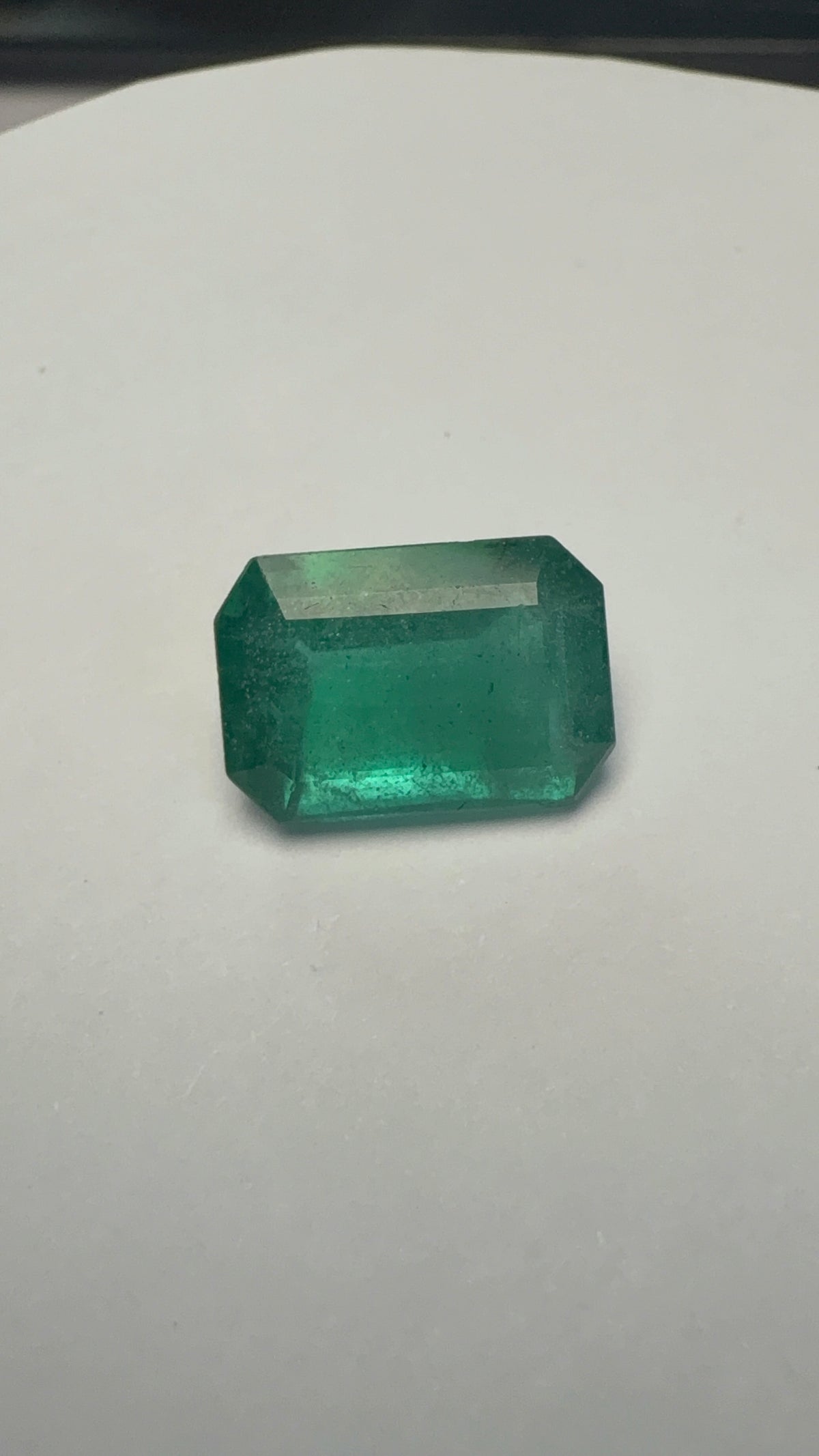 Emerald 5.54 carat EMER-130 face-up view