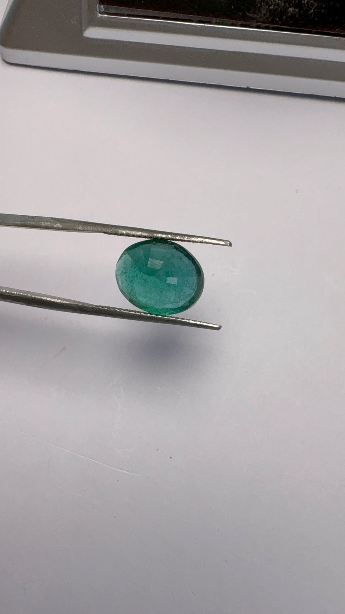 Emerald 5.65 carat EMER-134 close view