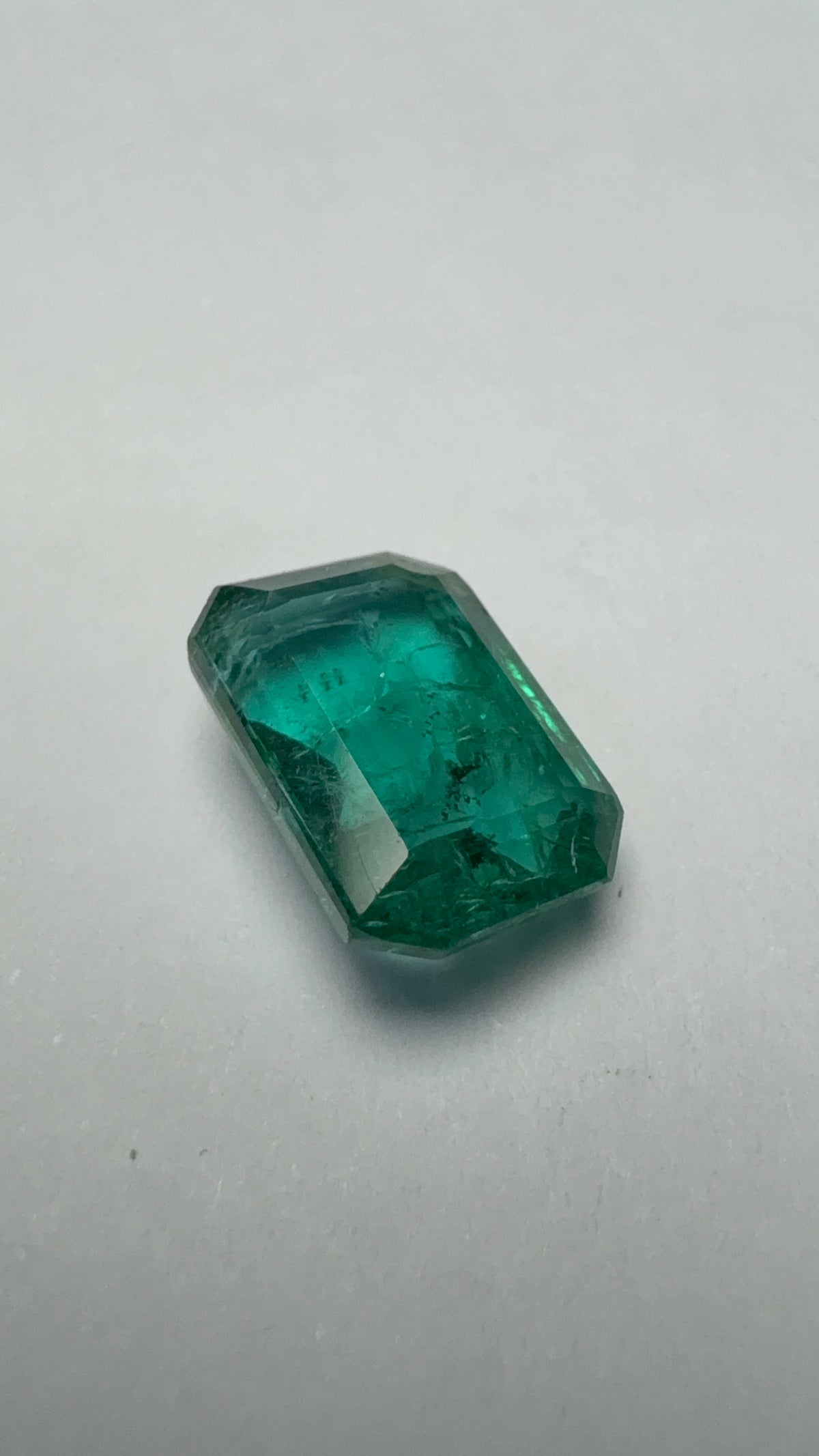 Emerald 4.85 carat EMER-139 face-up view