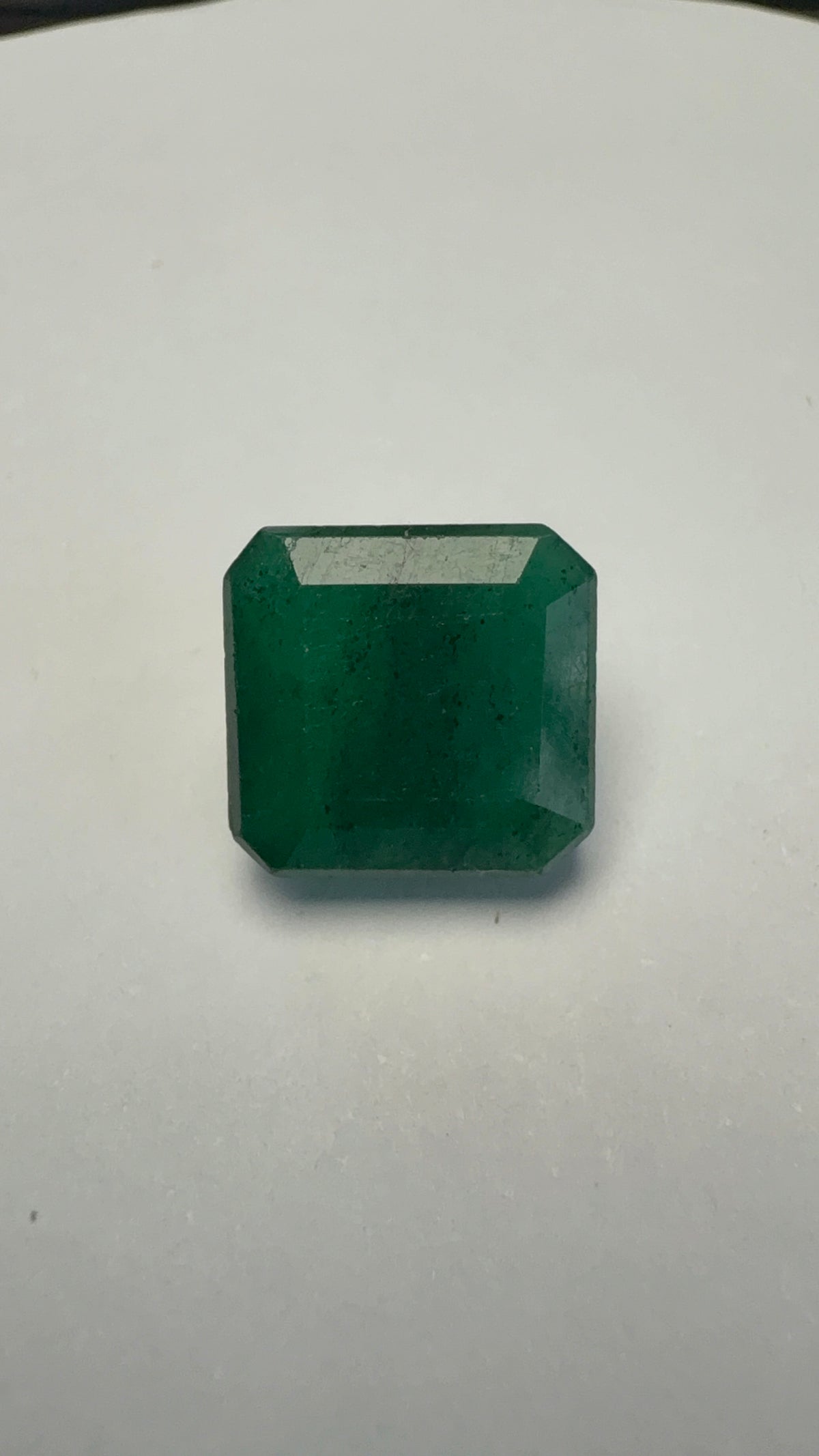 Emerald 5.20 carat EMER-140 face-up view