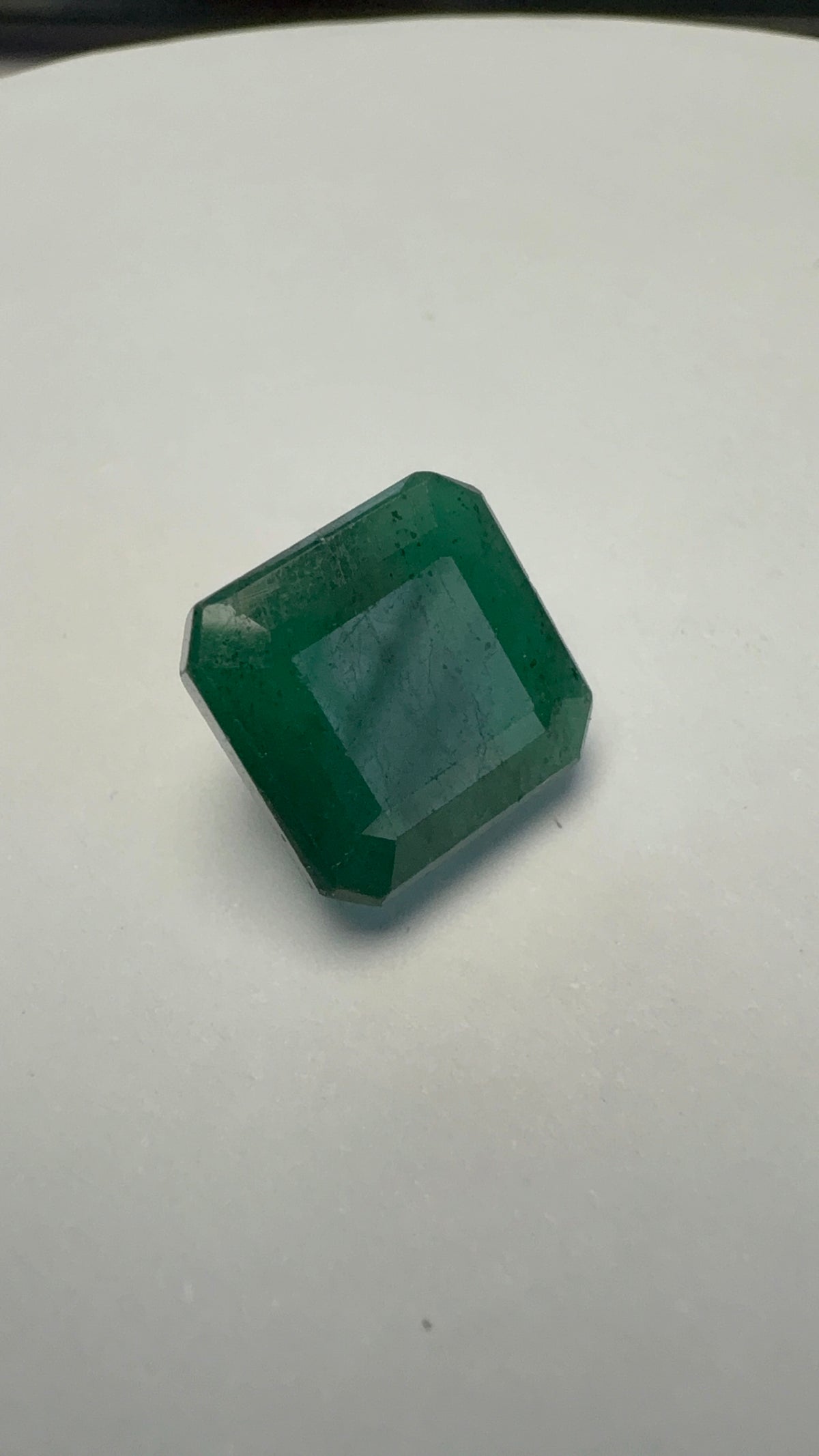Emerald 5.20 carat EMER-140 alternate face-up view