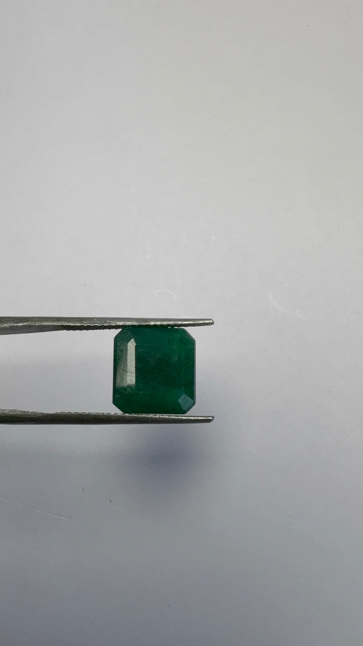 Emerald 5.20 carat EMER-140 close view
