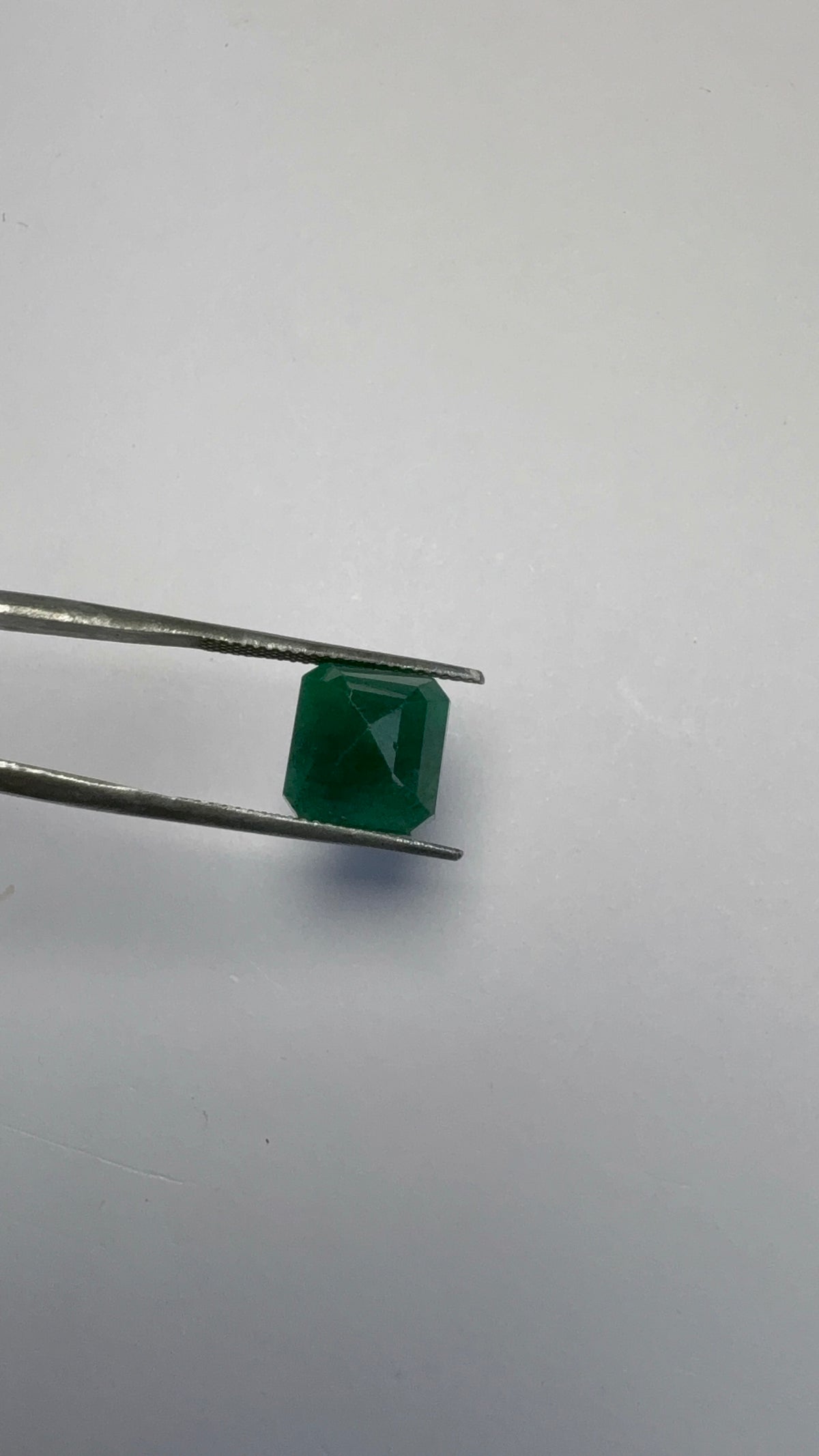 Emerald 5.20 carat EMER-140 angled view