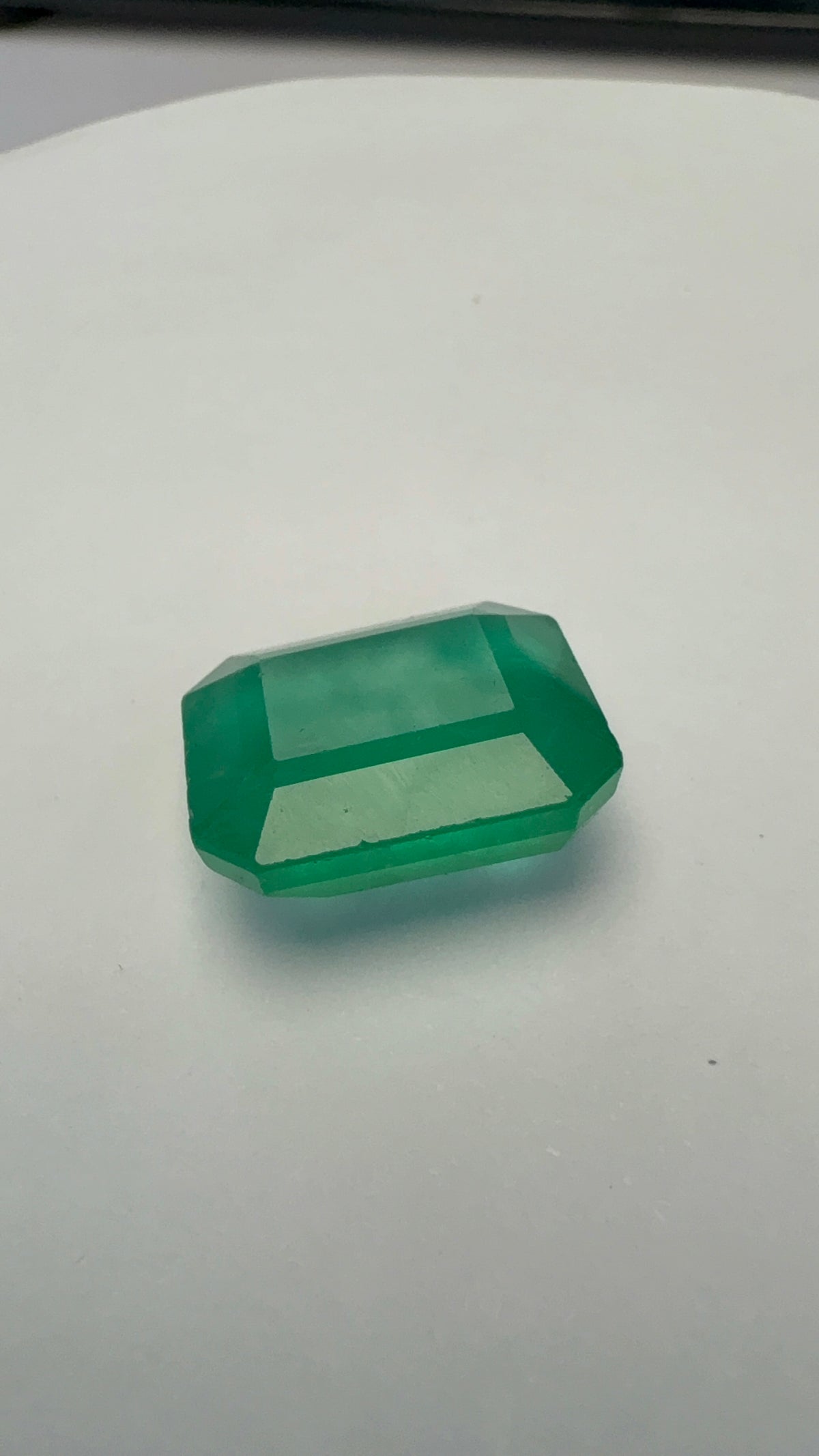 Emerald 8.60 carat EMER-16 face-up view