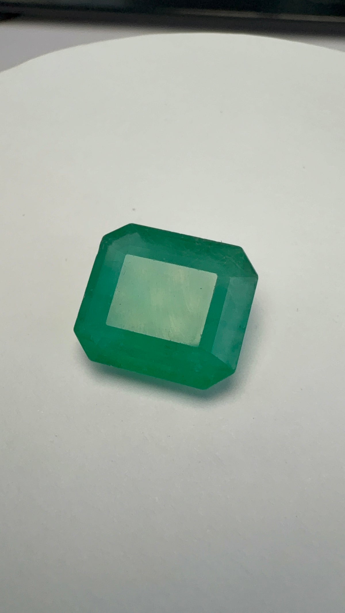 Emerald 8.60 carat EMER-16 alternate face-up view