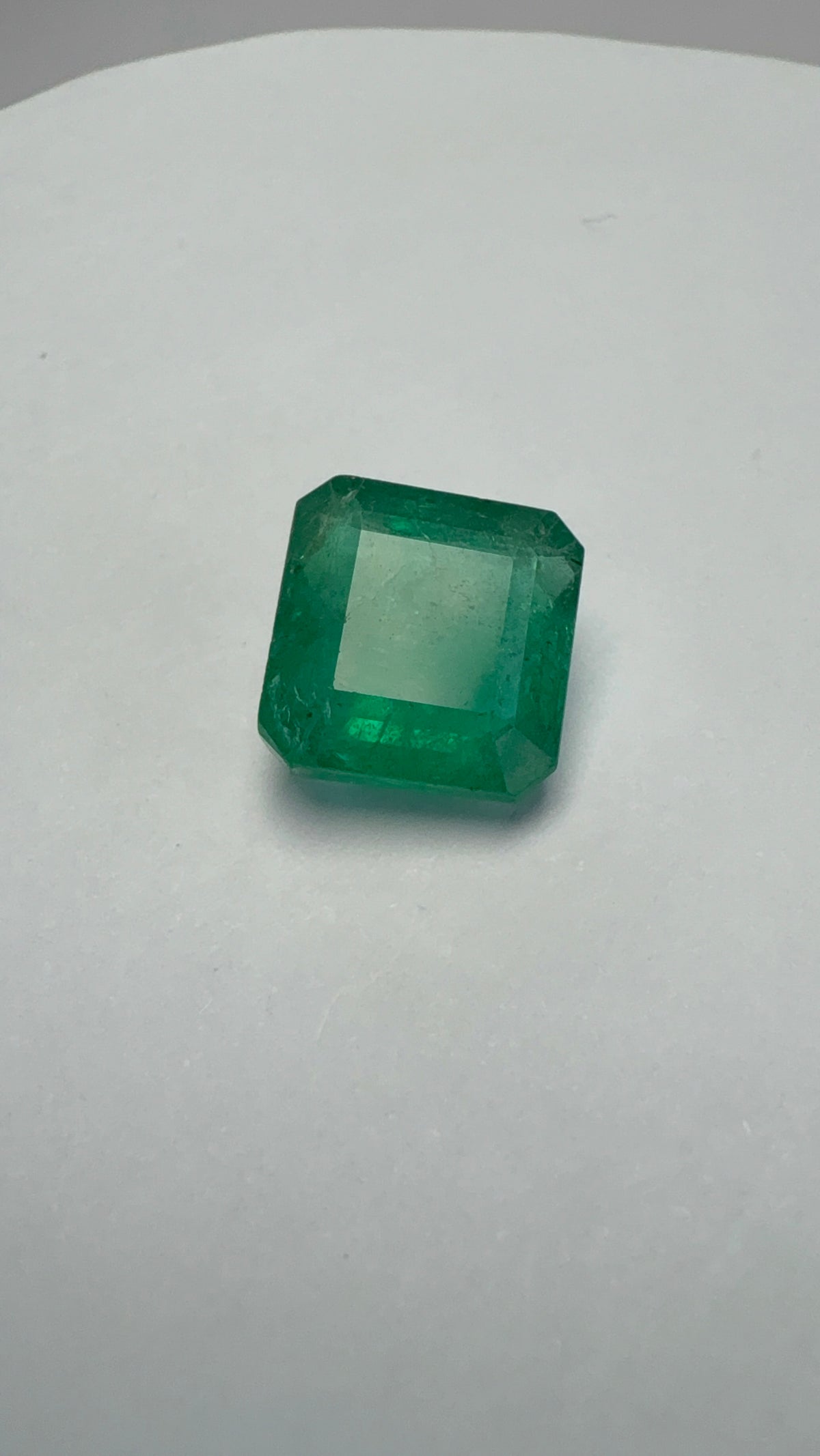 Emerald 5.23 carat EMER-179 face-up view