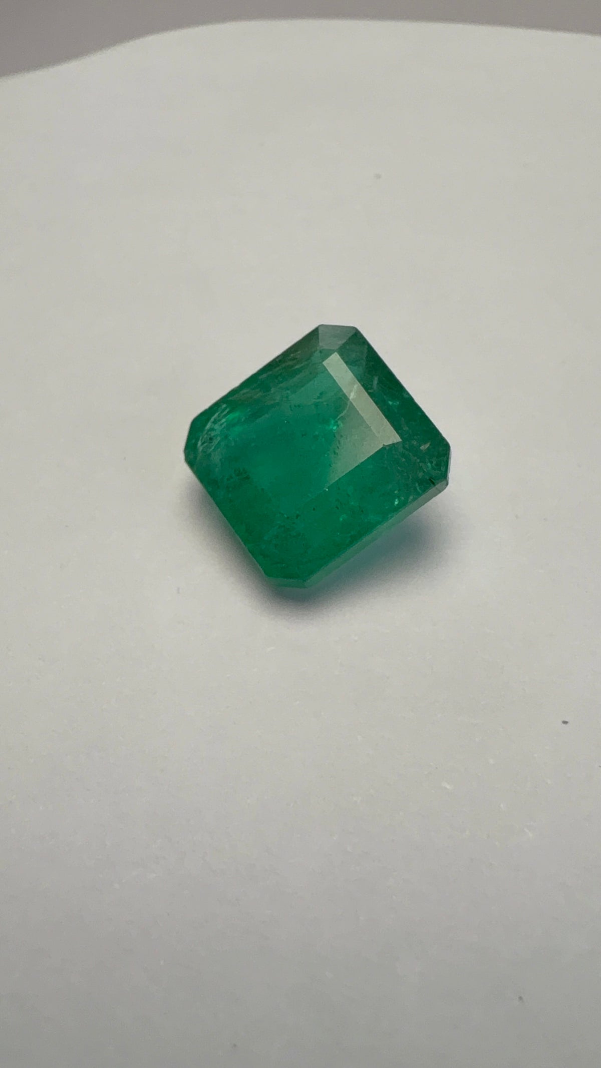 Emerald 5.23 carat EMER-179 alternate face-up view