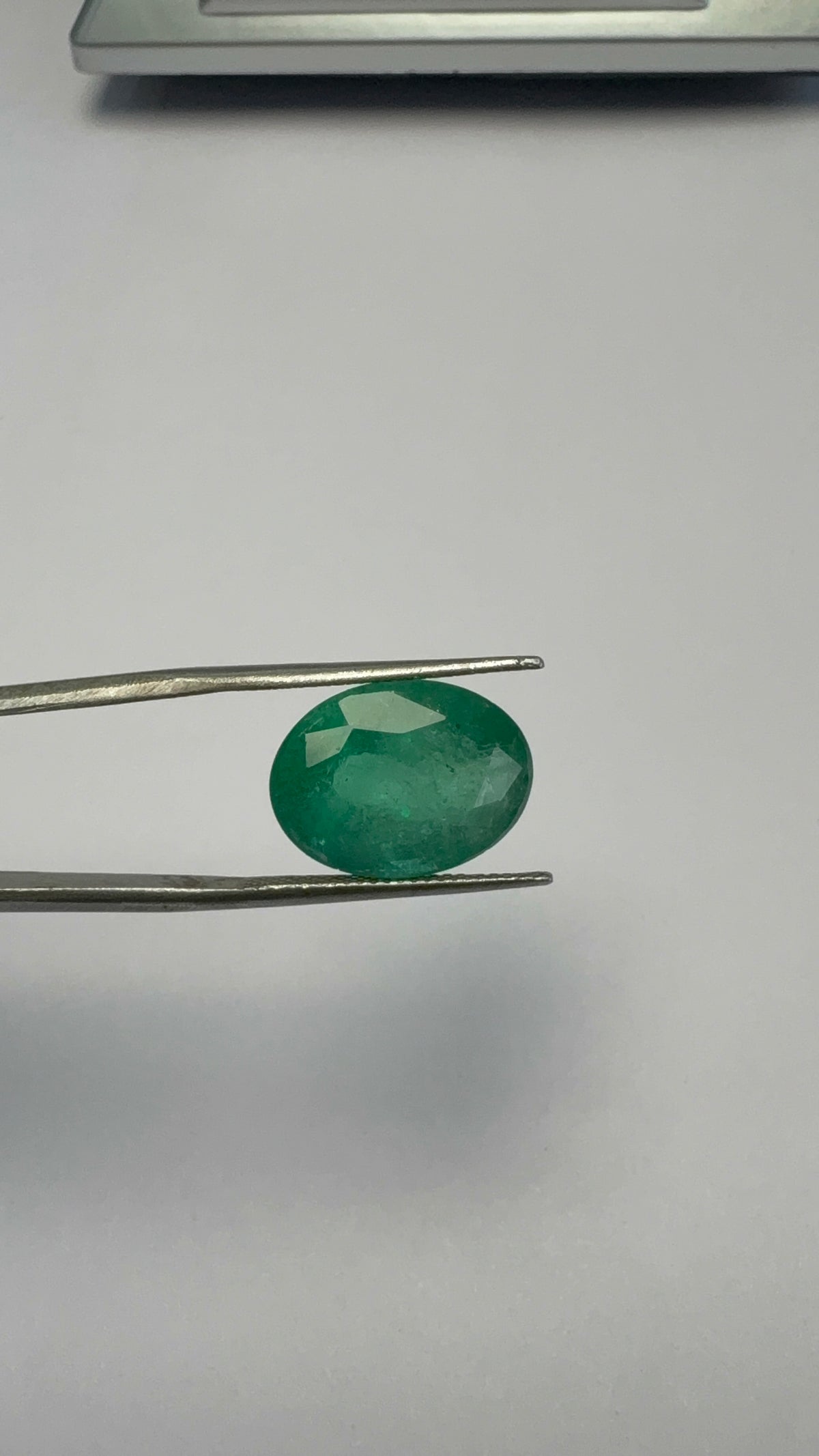 Emerald 9.90 carat EMER-18 close view