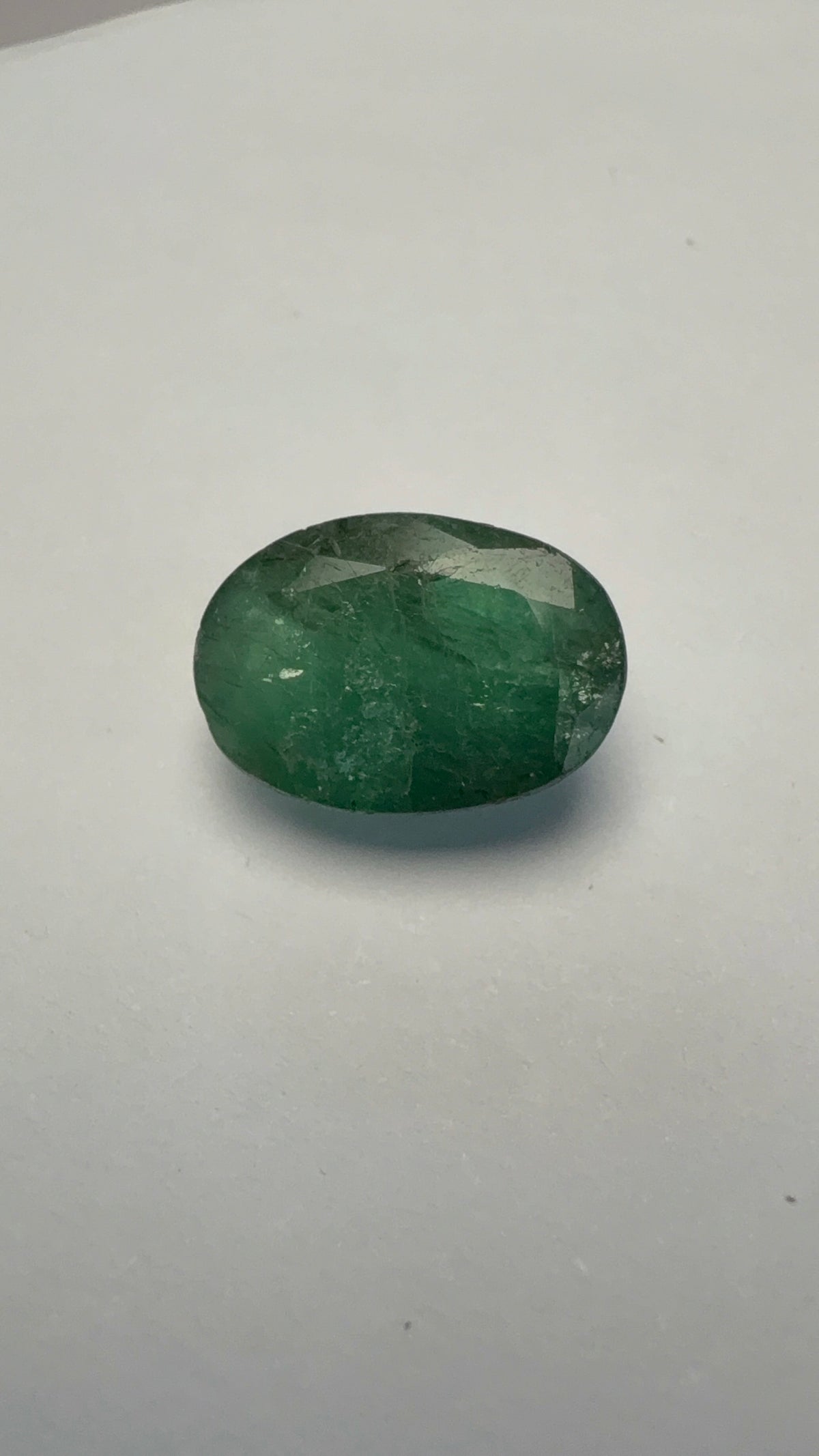 Emerald 5.30 carat EMER-189 face-up view