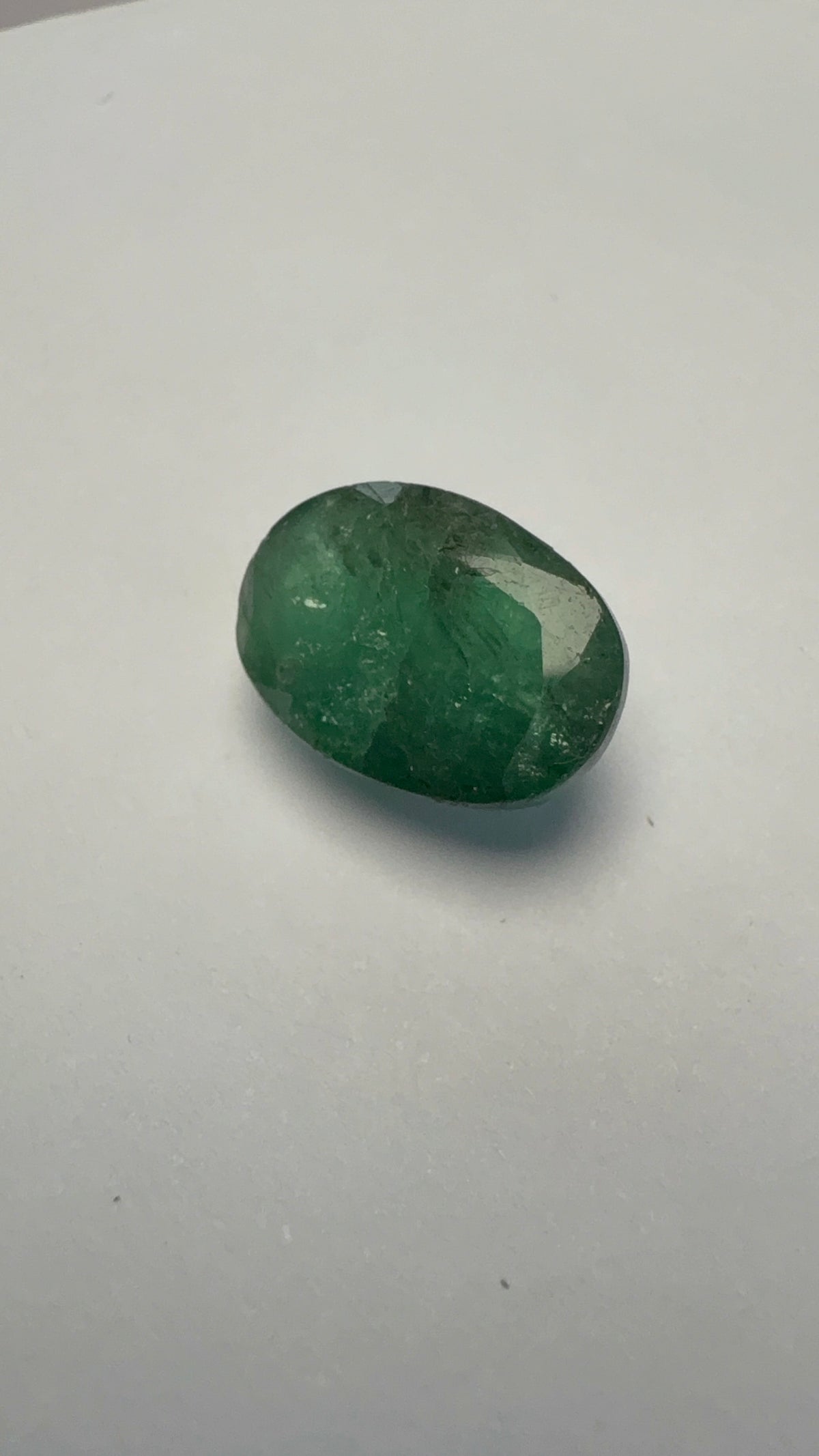 Emerald 5.30 carat EMER-189 alternate face-up view