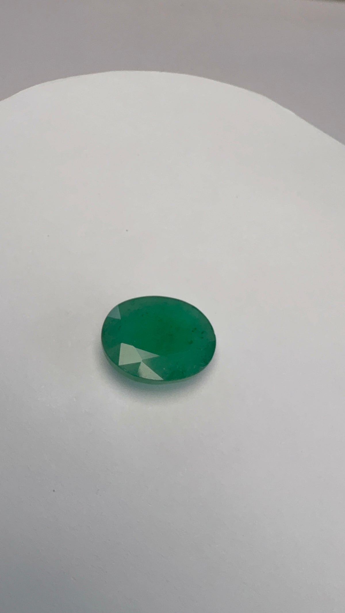Emerald 7.75 carat EMER-27 face-up view