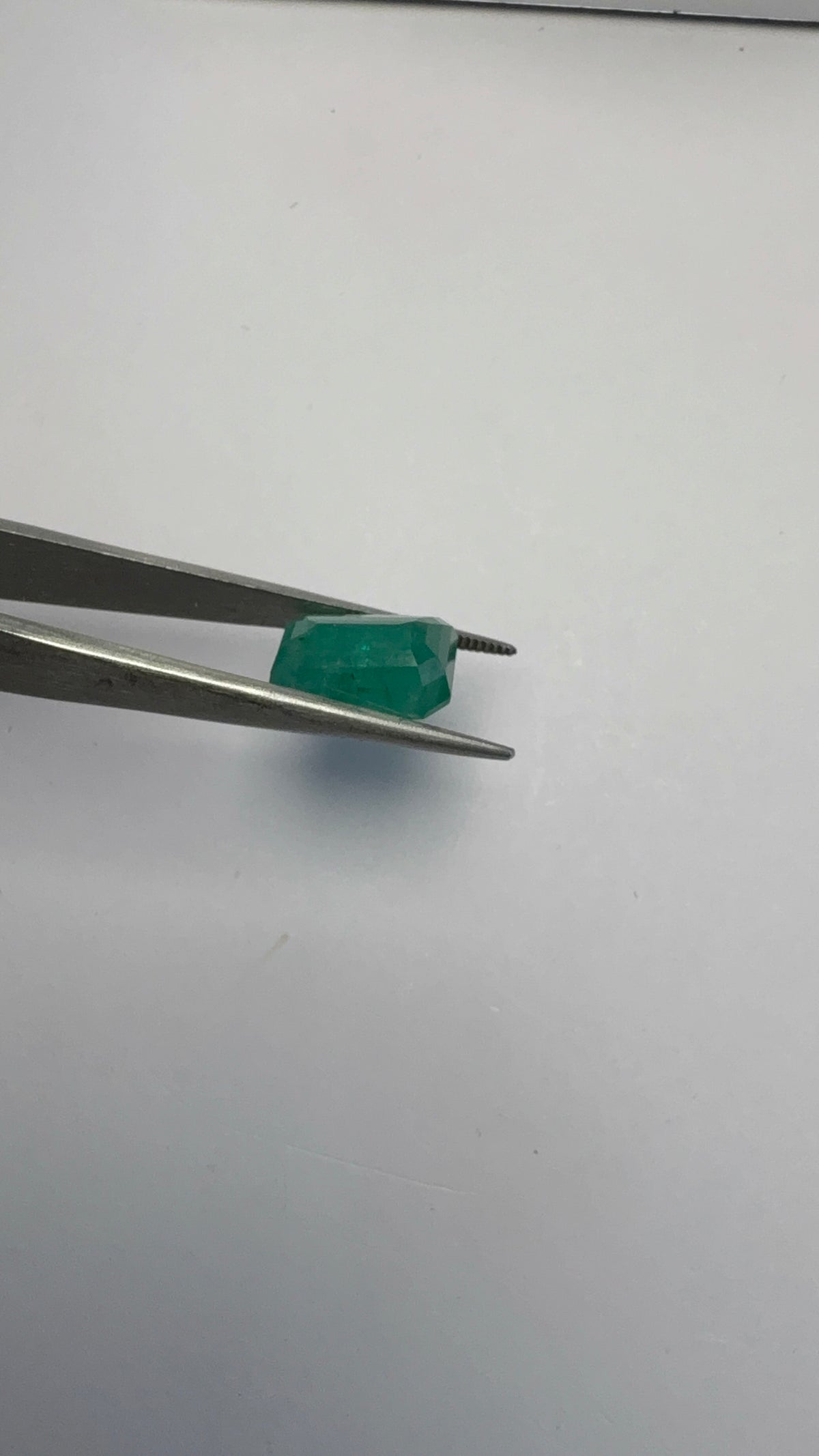 Emerald 6.85 carat EMER-35 reverse view