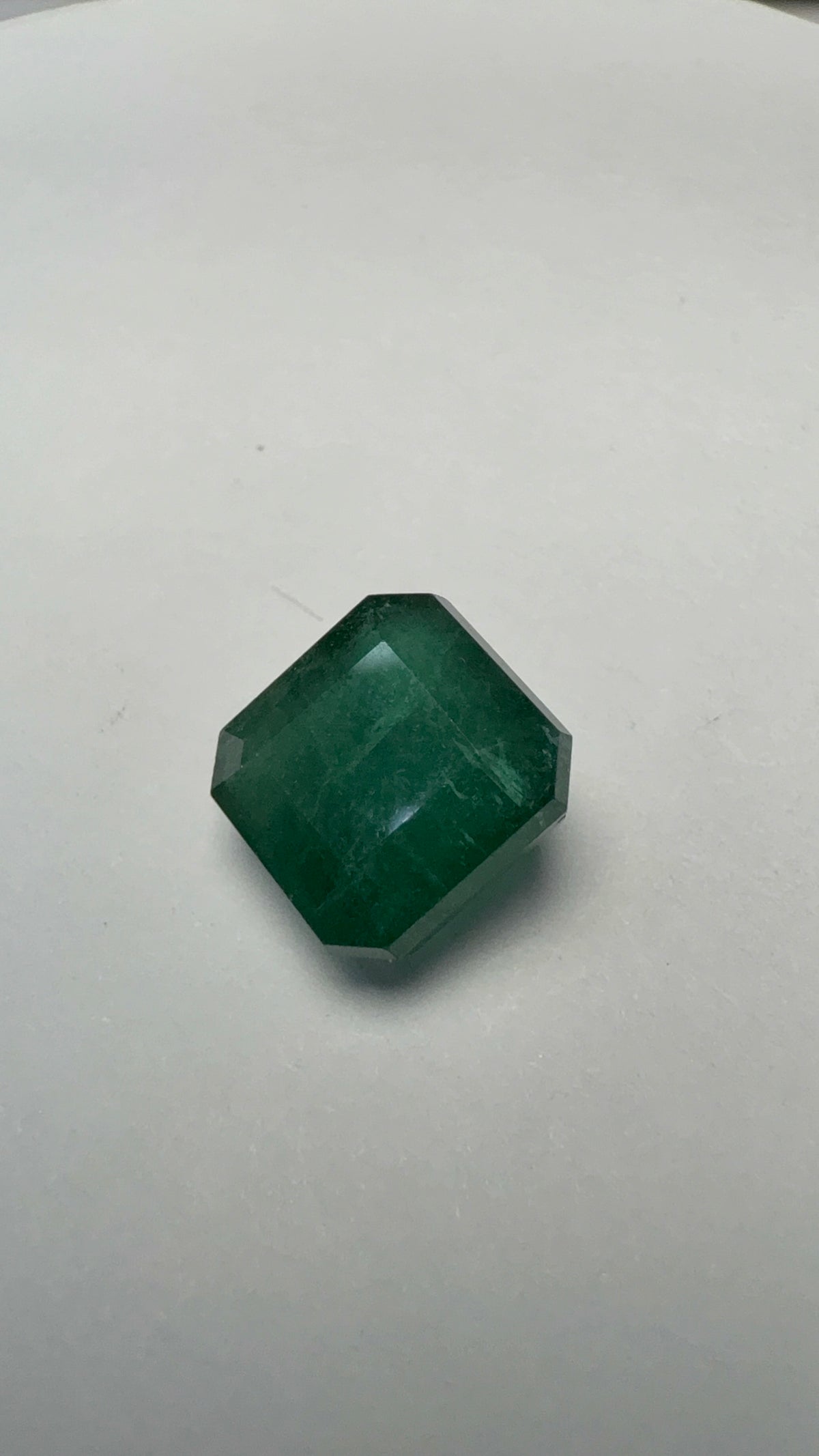 Emerald 4.63 carat EMER-46 face-up view