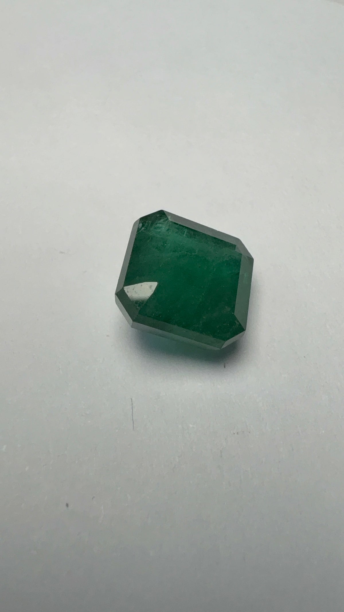 Emerald 4.63 carat EMER-46 alternate face-up view