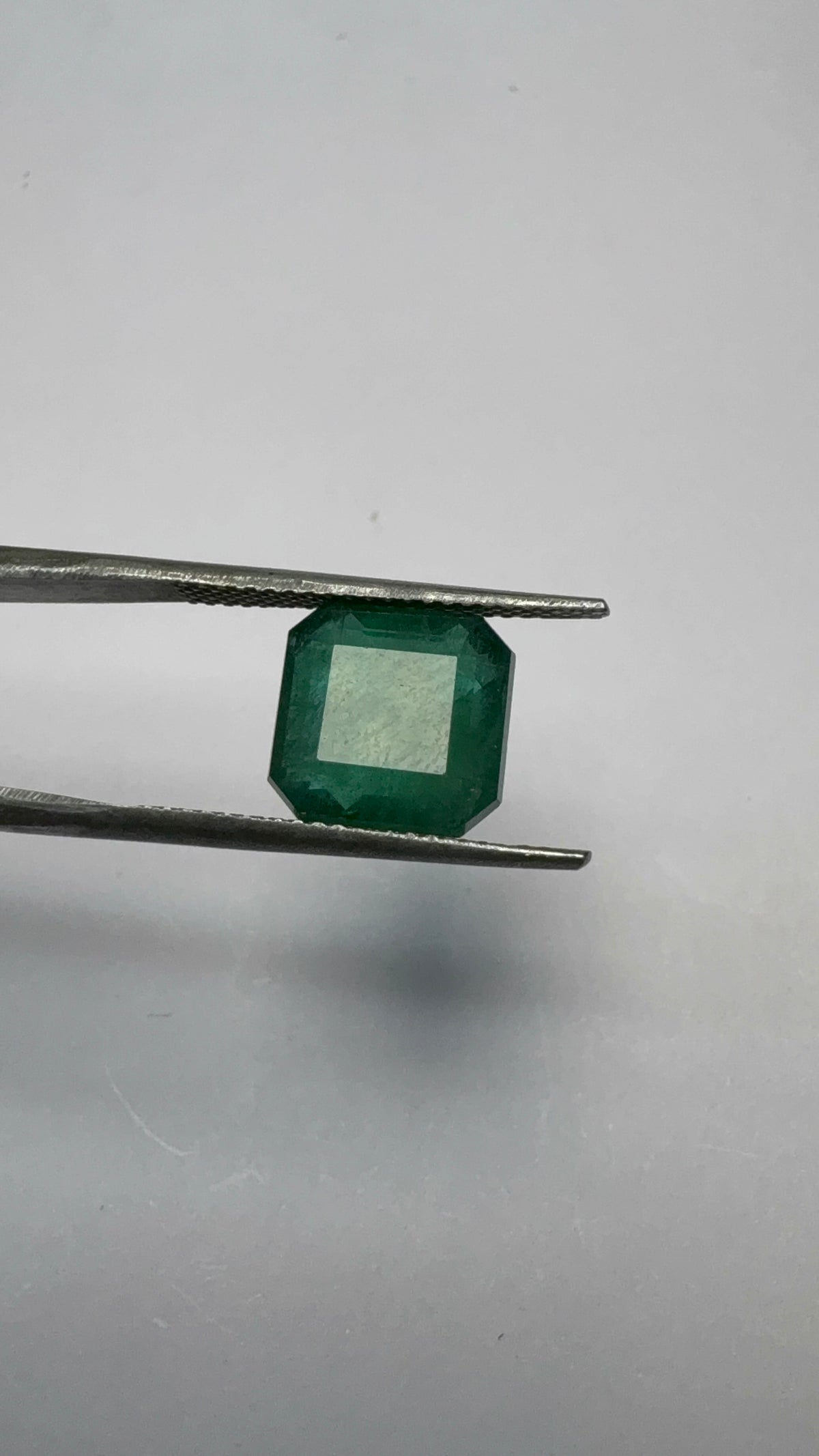 Emerald 4.63 carat EMER-46 close view