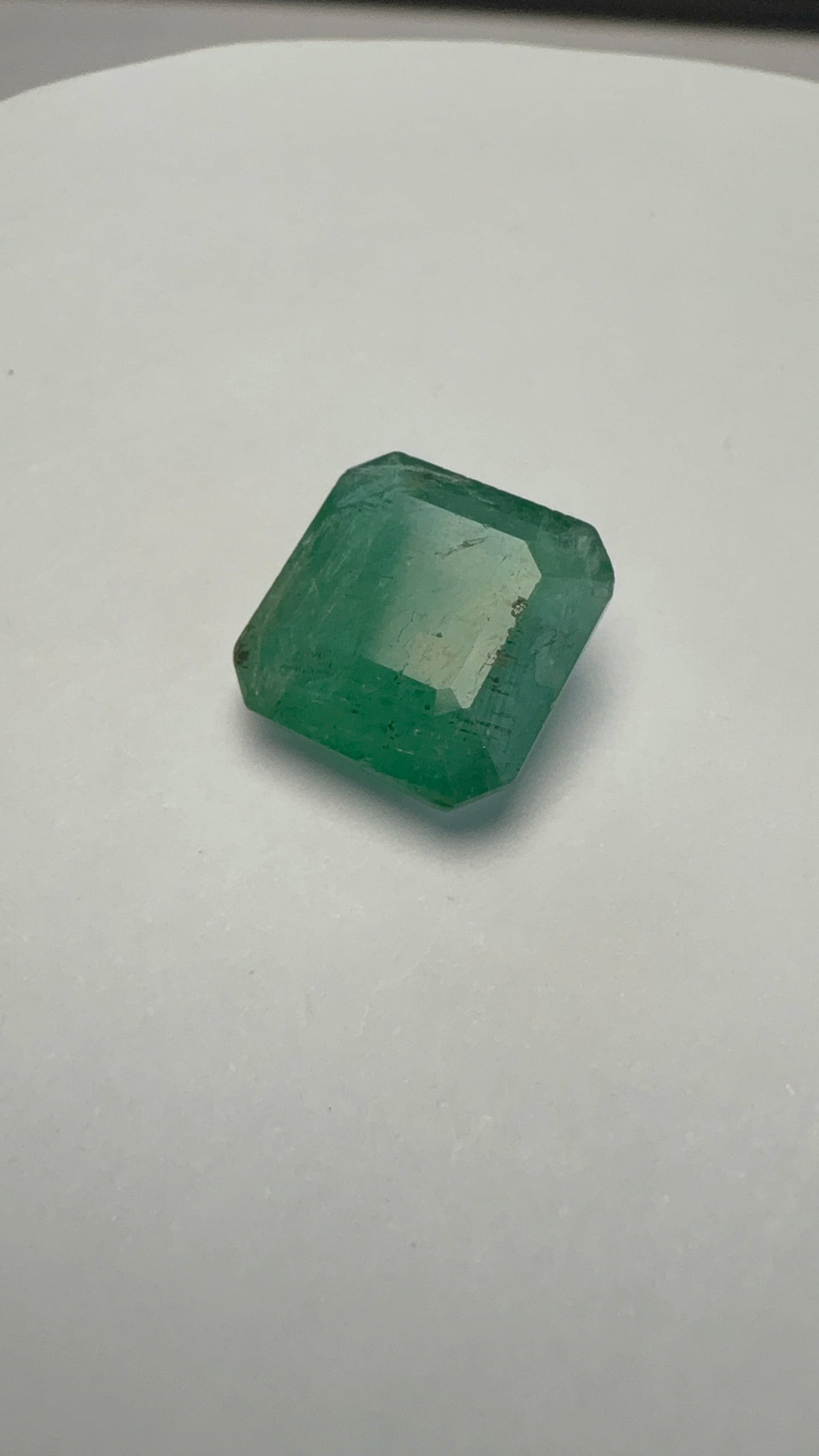Emerald 5.38 carat EMER-55 face-up view