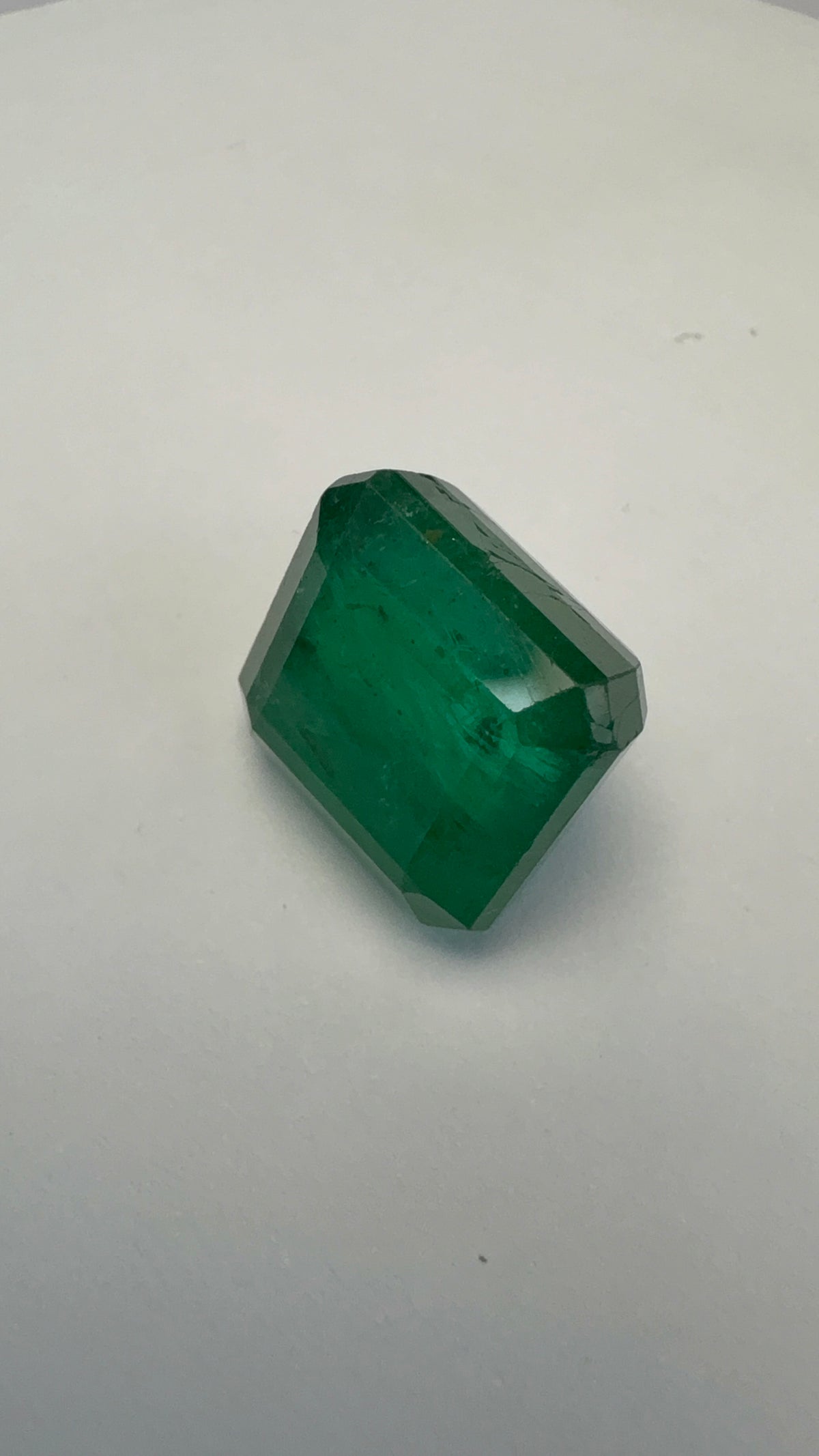 Emerald 10.15 carat EMER-73 face-up view