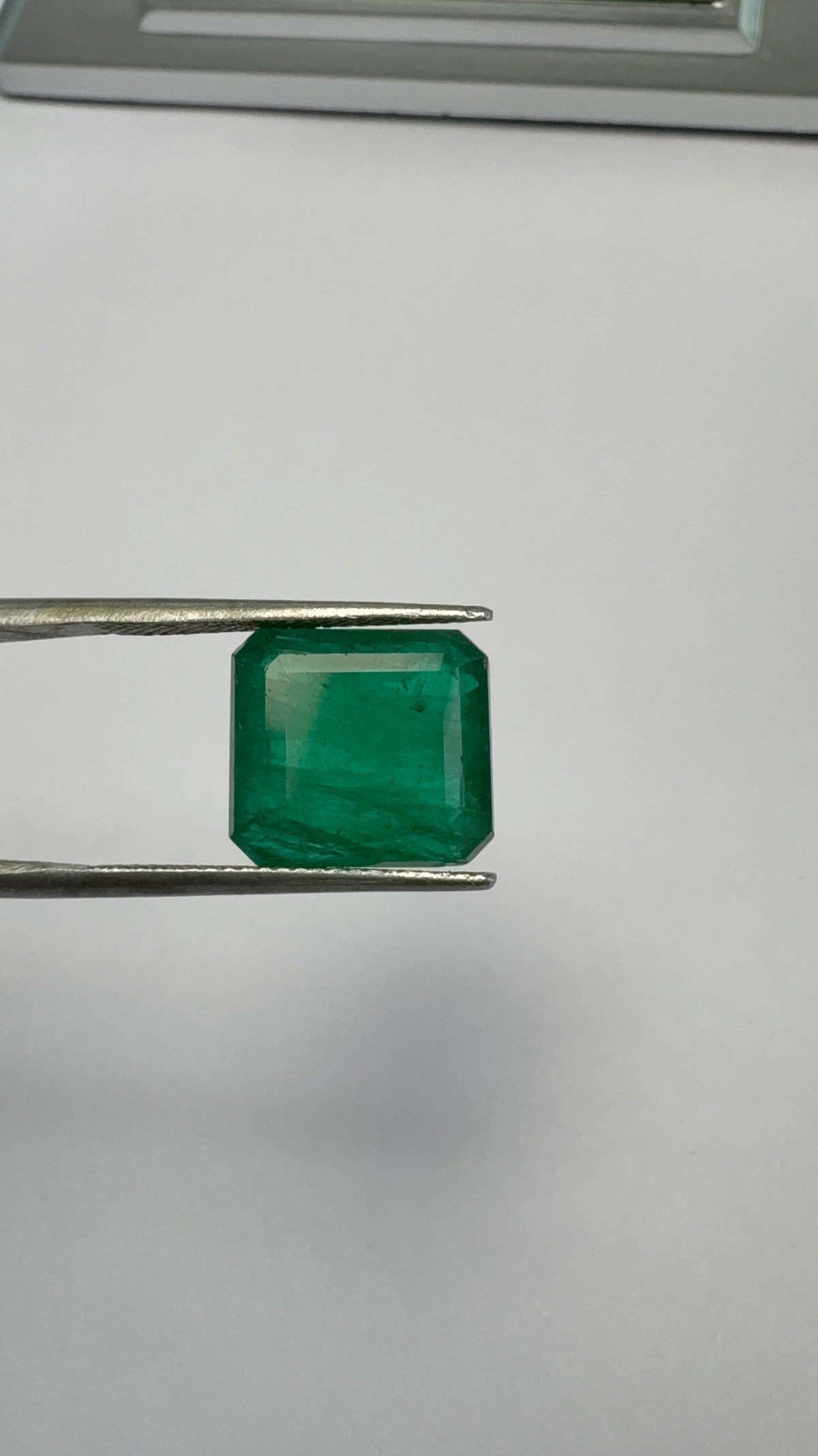 Emerald 10.15 carat EMER-73 close view