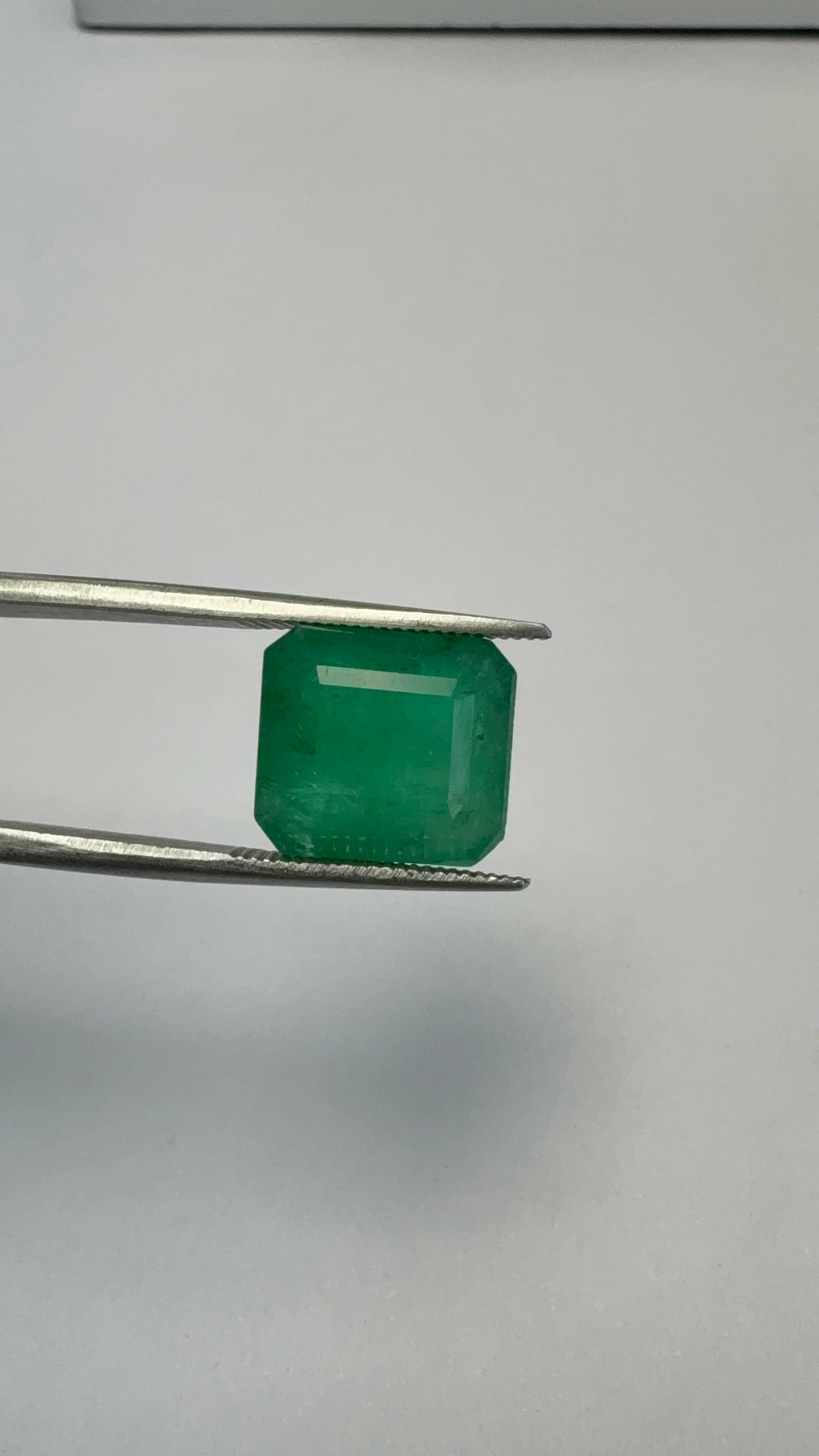 Emerald 8.18 carat EMER-78 close view