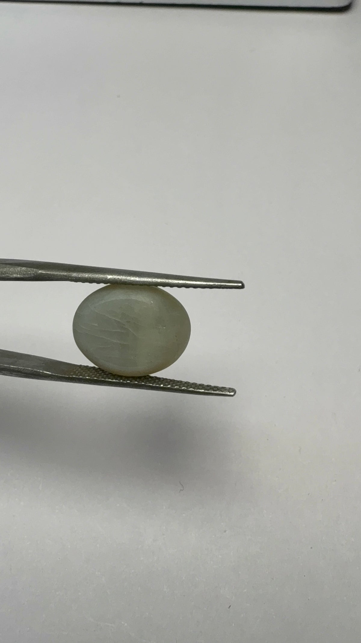 Cat's Eye 9.02 carat LAR-02 angled view