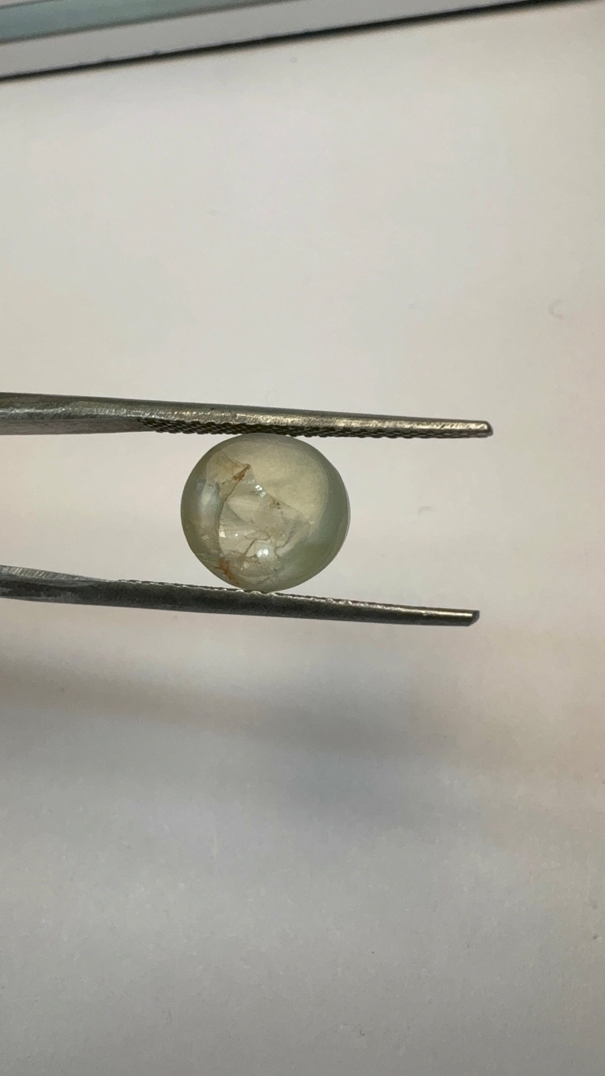 Cat's Eye 3.93 carat LAR-06 close view