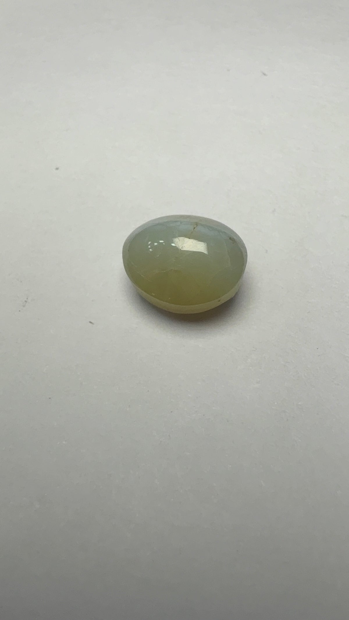 Cat's Eye 3.11 carat LAR-07 alternate face-up view