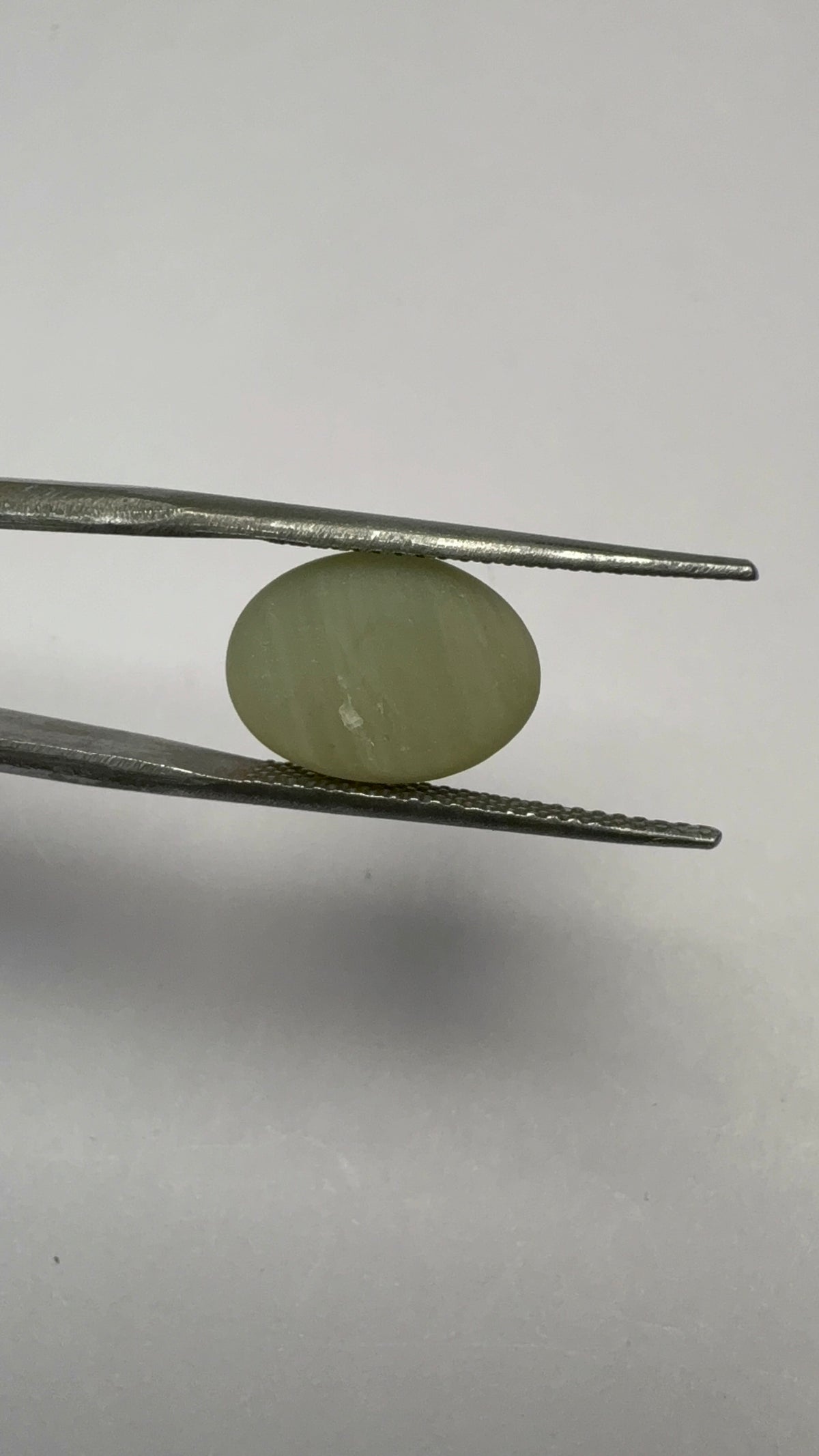 Cat's Eye 5.33 carat LAR-08 reverse view