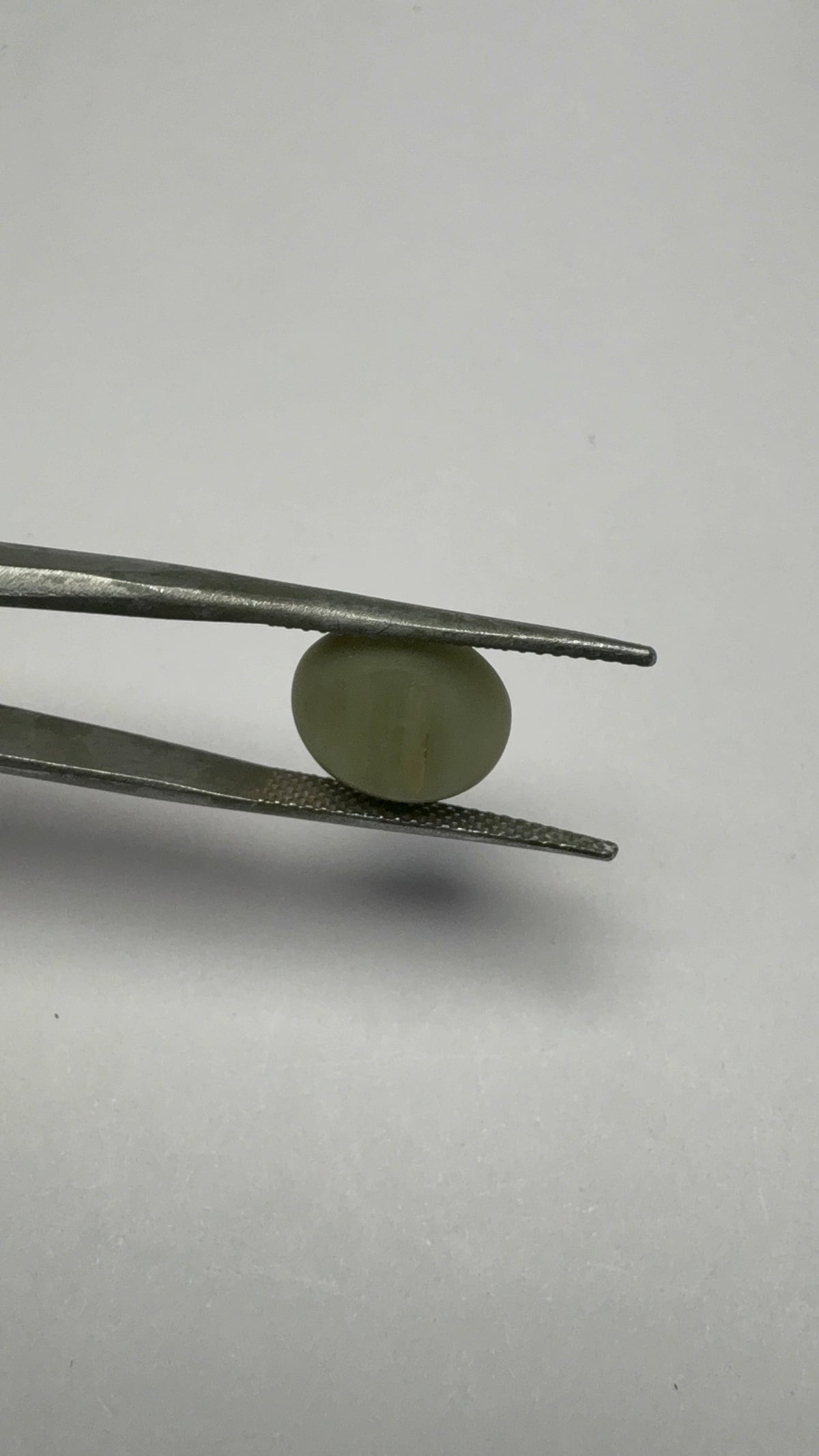 Cat's Eye 5.22 carat LAR-14 angled view