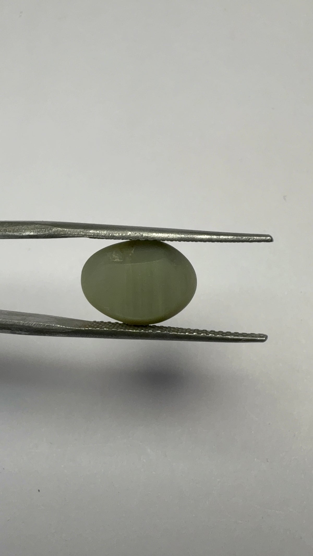 Cat's Eye 5.22 carat LAR-16 angled view
