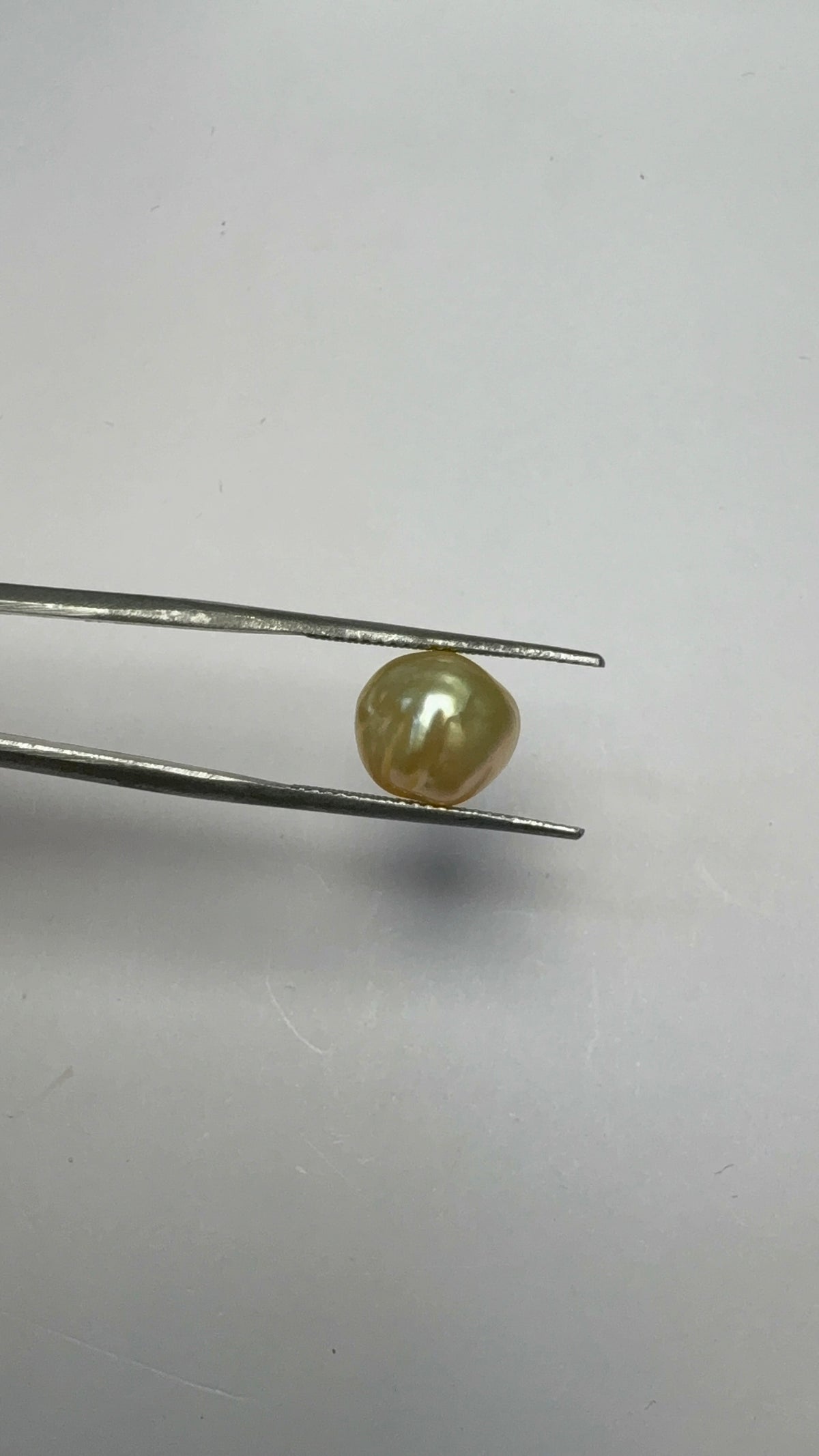 Keshi Pearl 3.69 carat PKR-15 close view